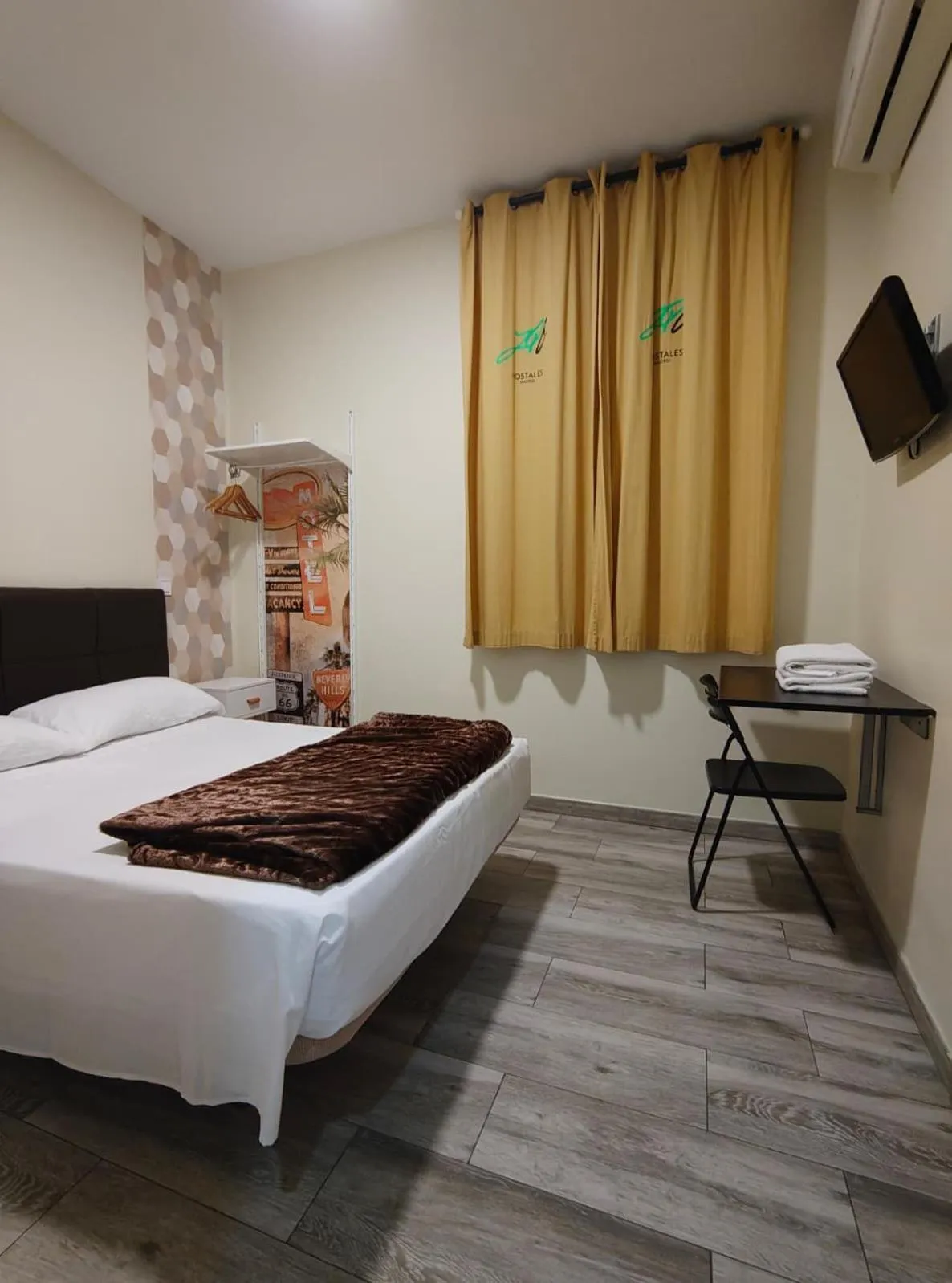 Bedroom, Bed in Hostal JQ Madrid 1