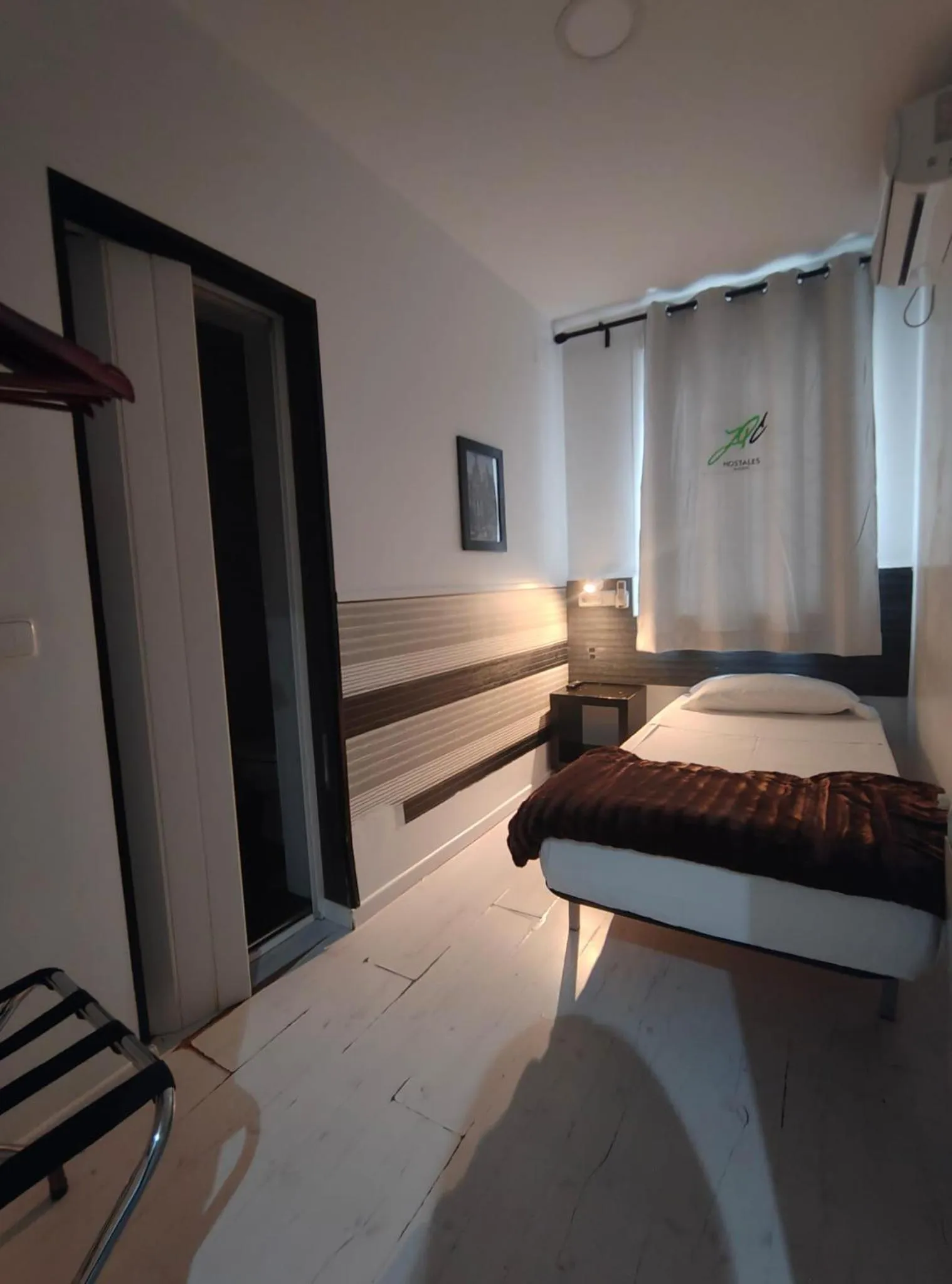 Bedroom, Bed in Hostal JQ Madrid 1