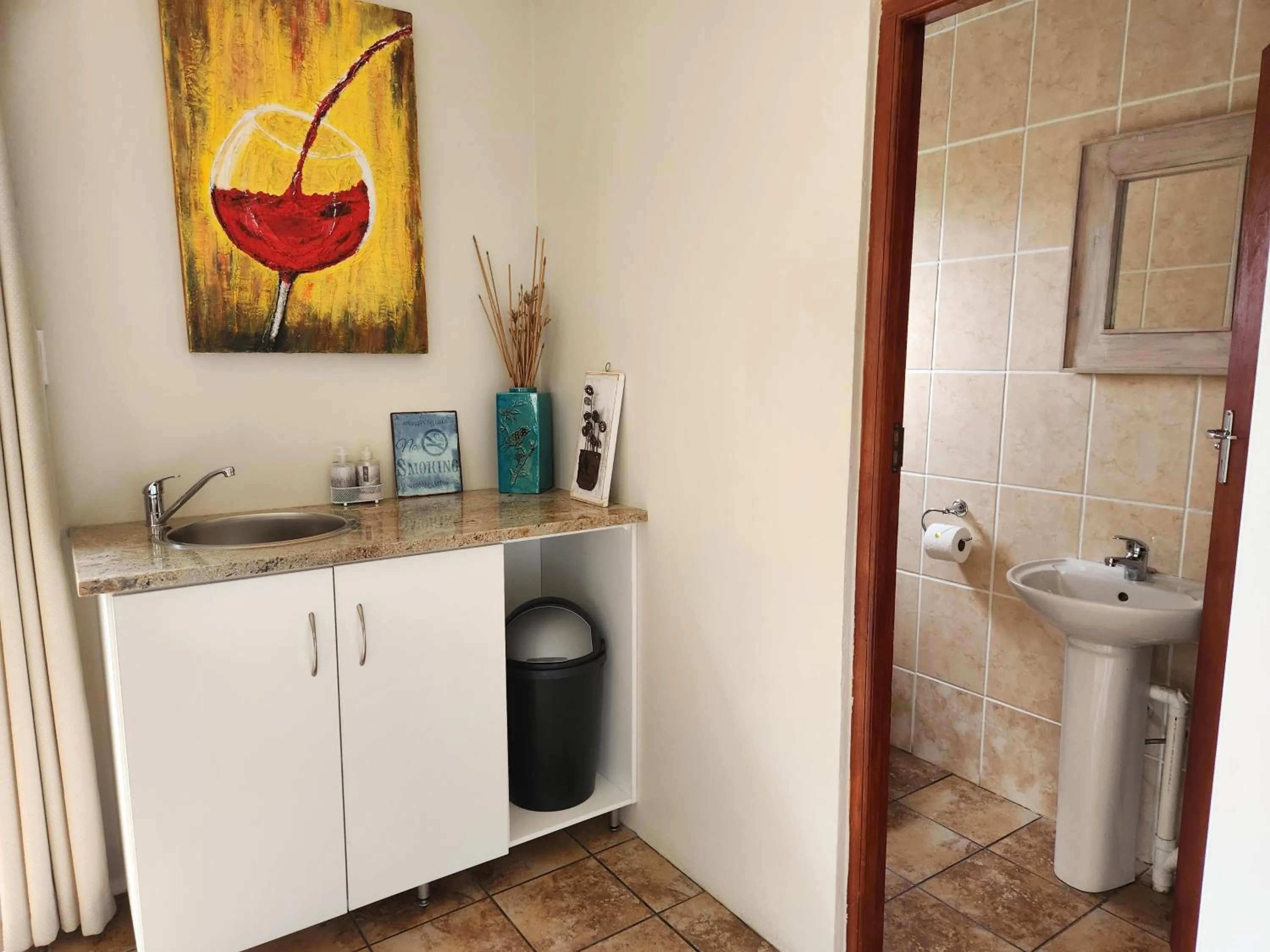 a Dam's View Accommodation