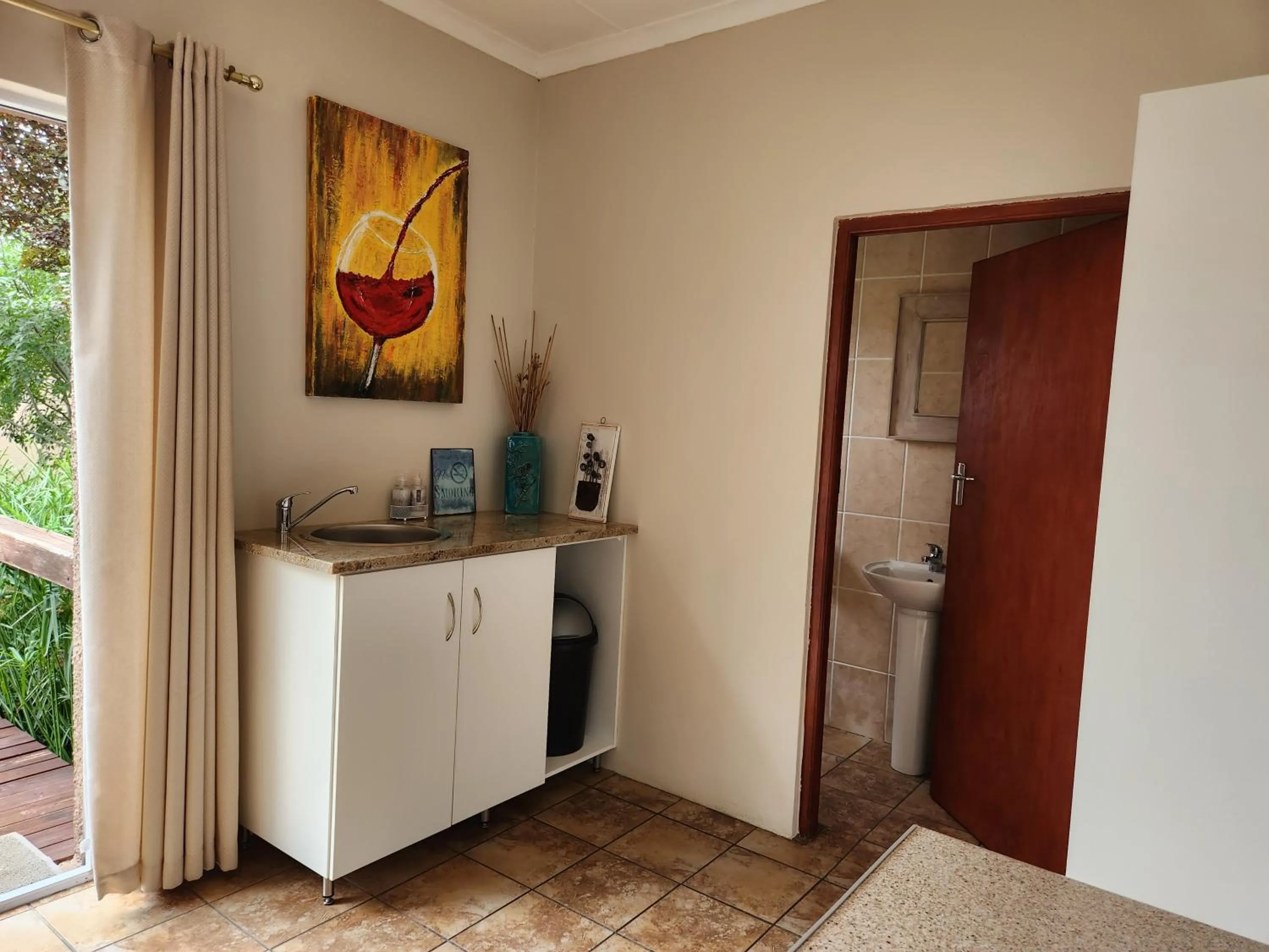 a Dam's View Accommodation