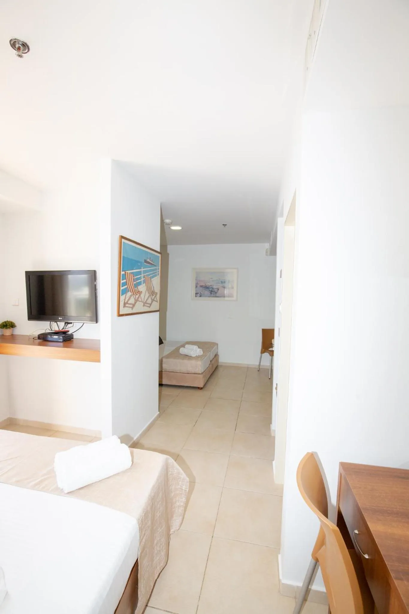 Photo of the whole room, Bed in Motel Aviv