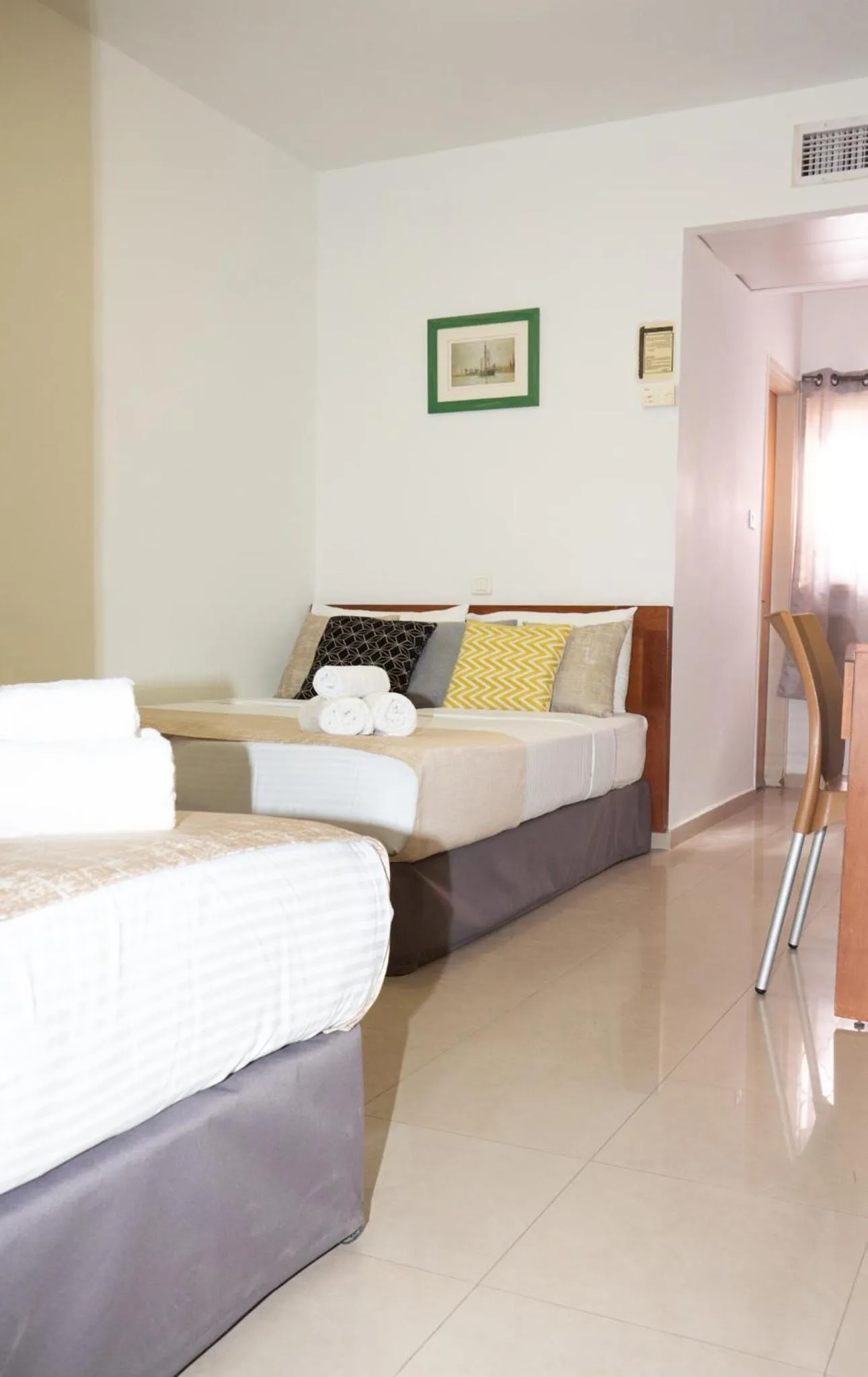 Photo of the whole room, Bed in Motel Aviv