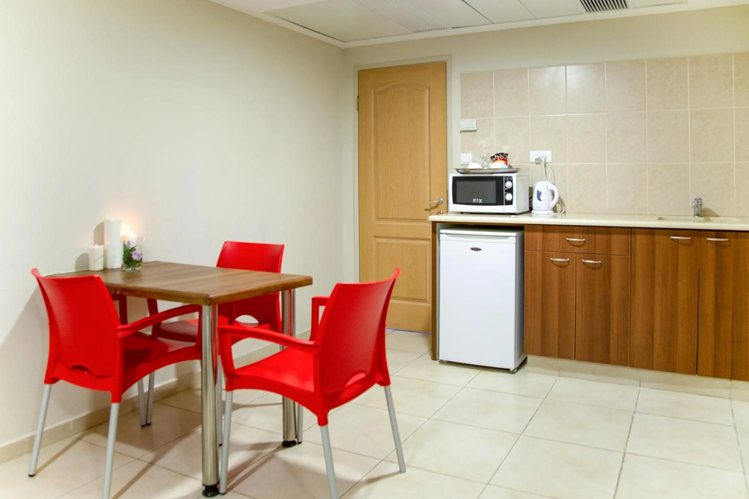 Coffee/tea facilities in Motel Aviv