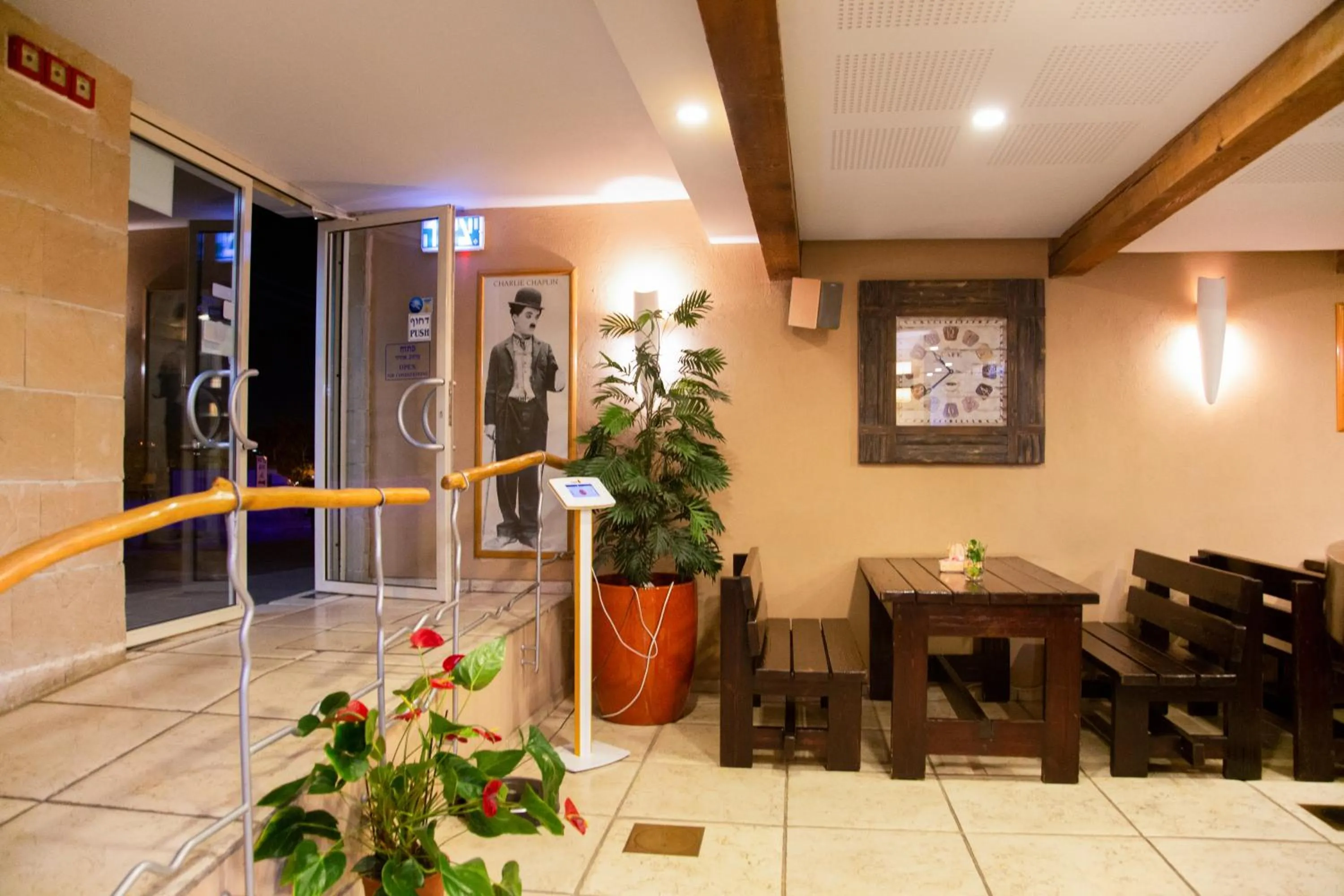 Facade/entrance in Motel Aviv