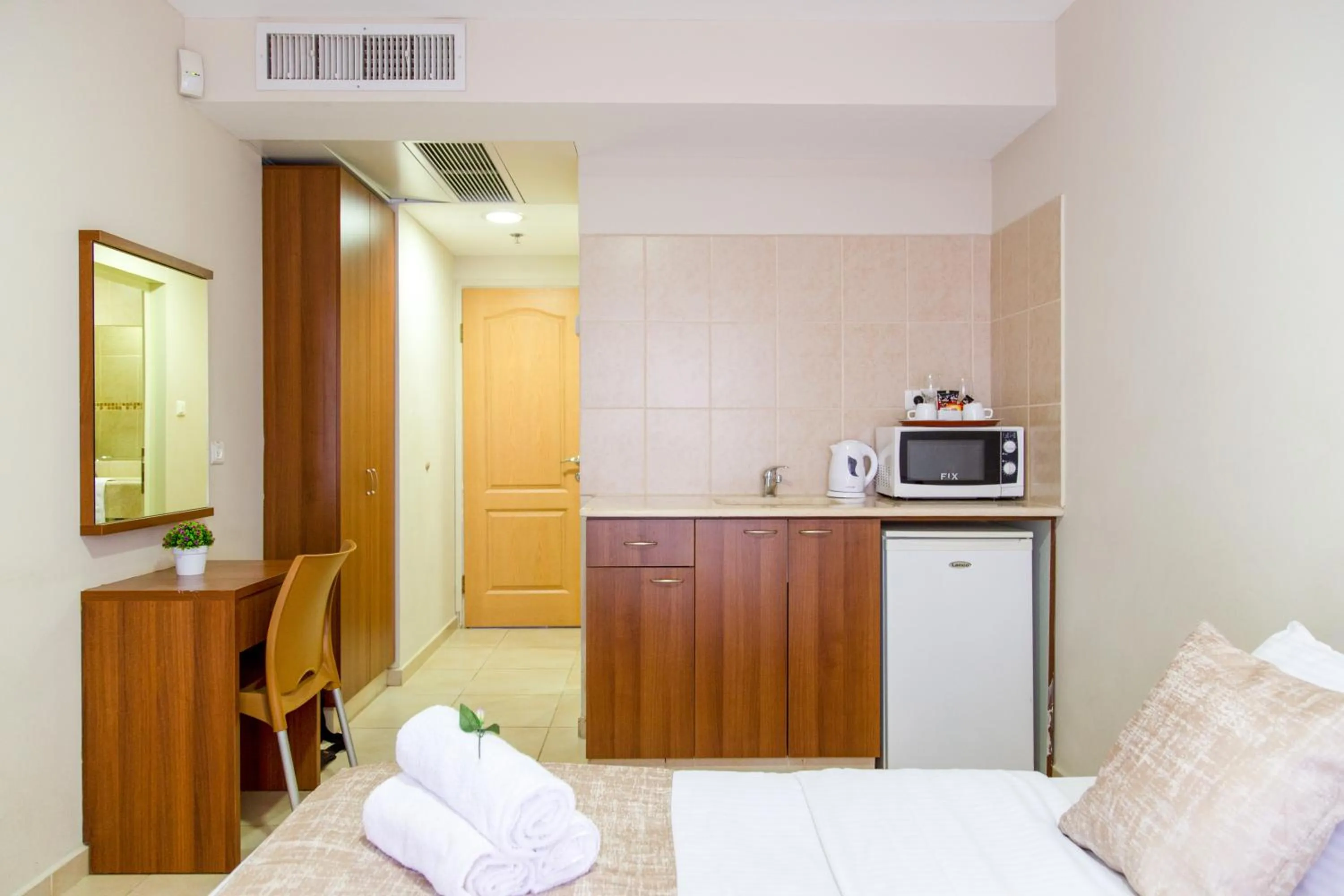 Photo of the whole room, Bed in Motel Aviv