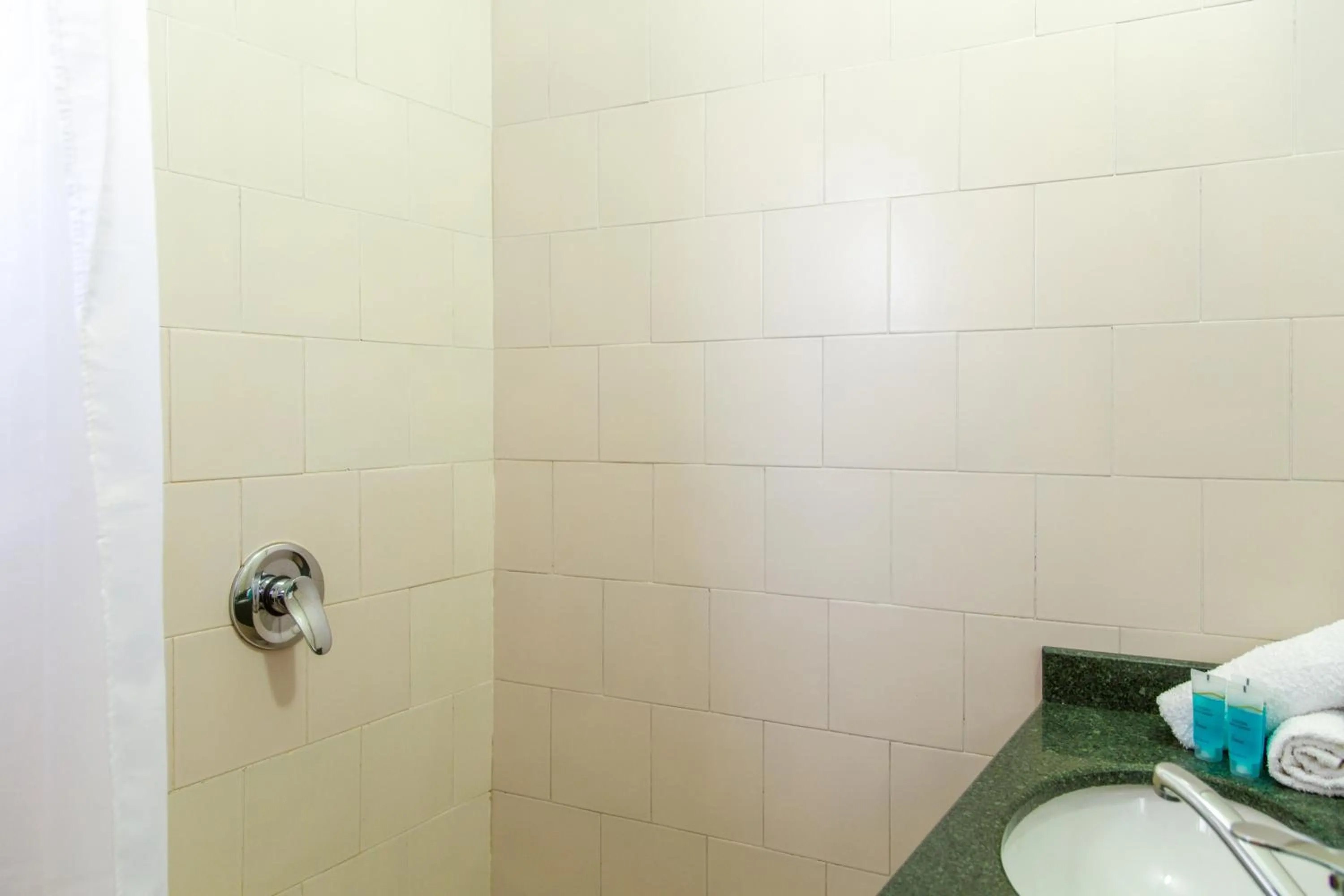 Bathroom in Motel Aviv