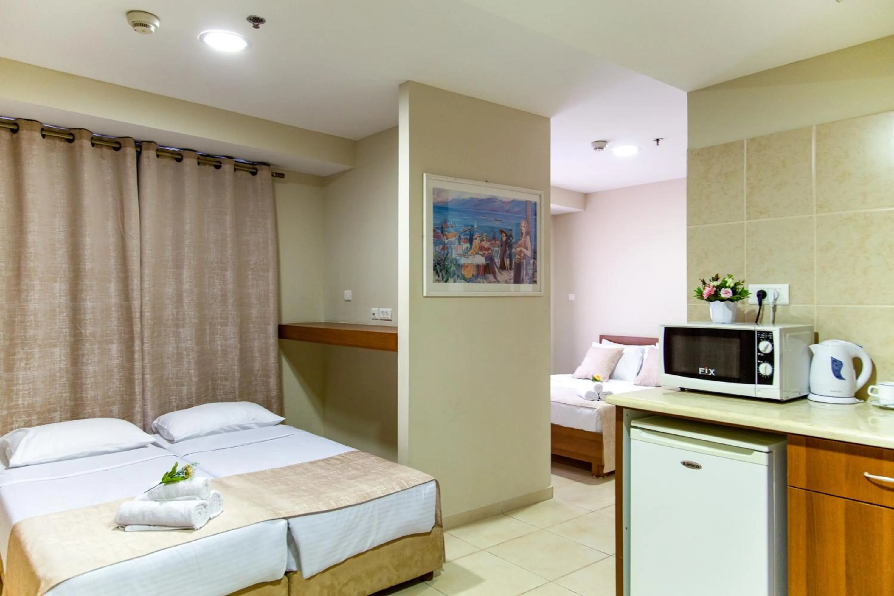 Kitchen or kitchenette, Bed in Motel Aviv