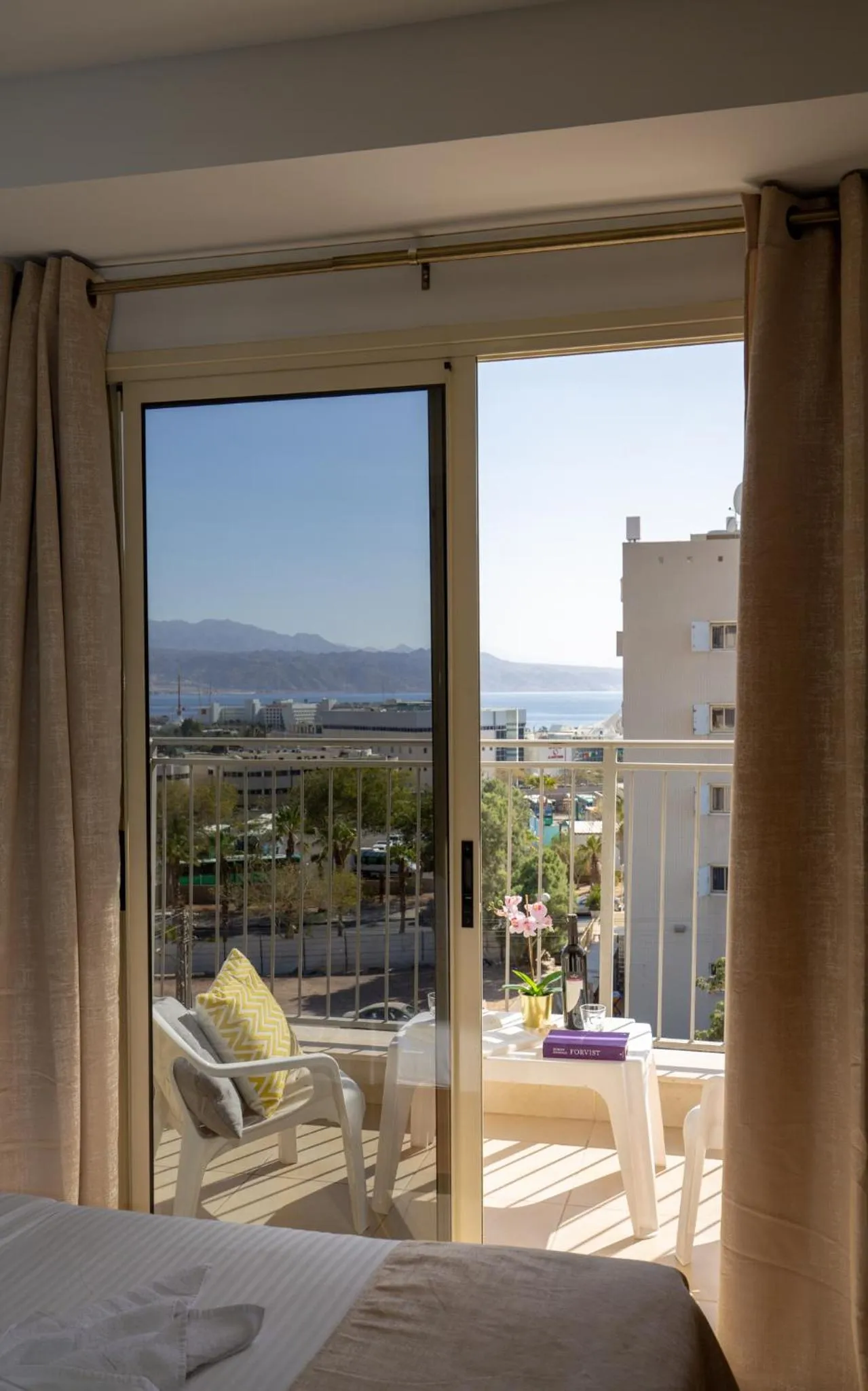 Balcony/Terrace, Bed in Motel Aviv