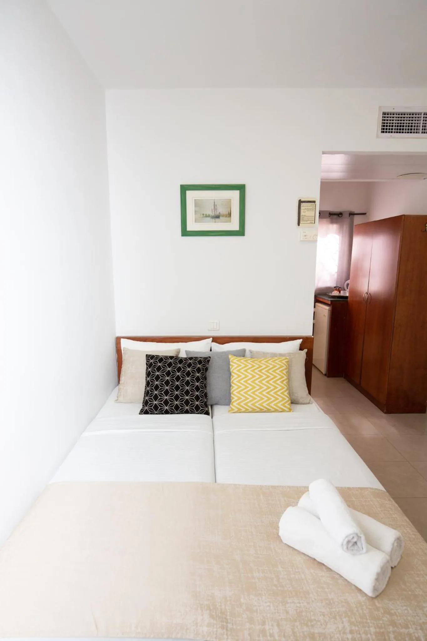 Photo of the whole room, Bed in Motel Aviv