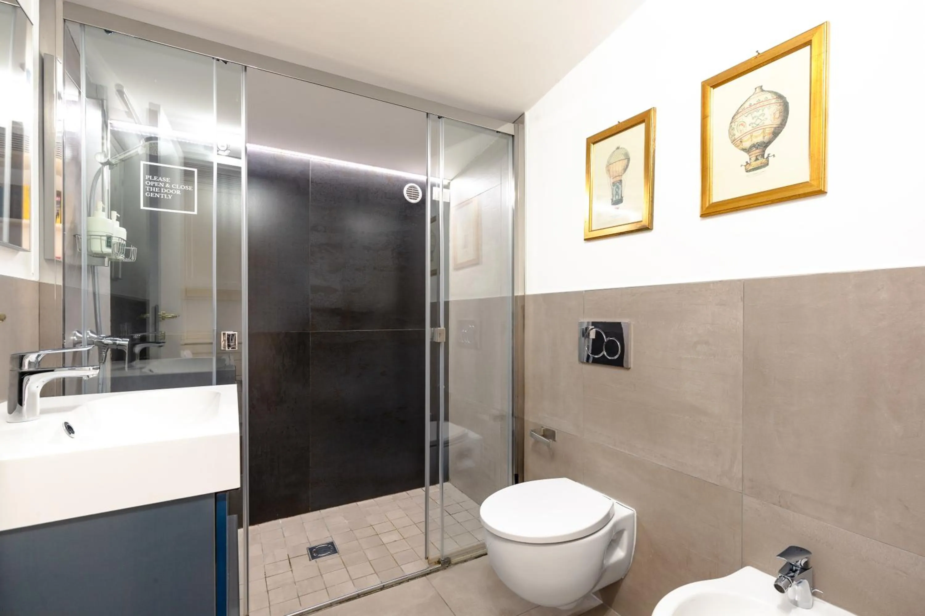 Shower in Le Serre del Lido