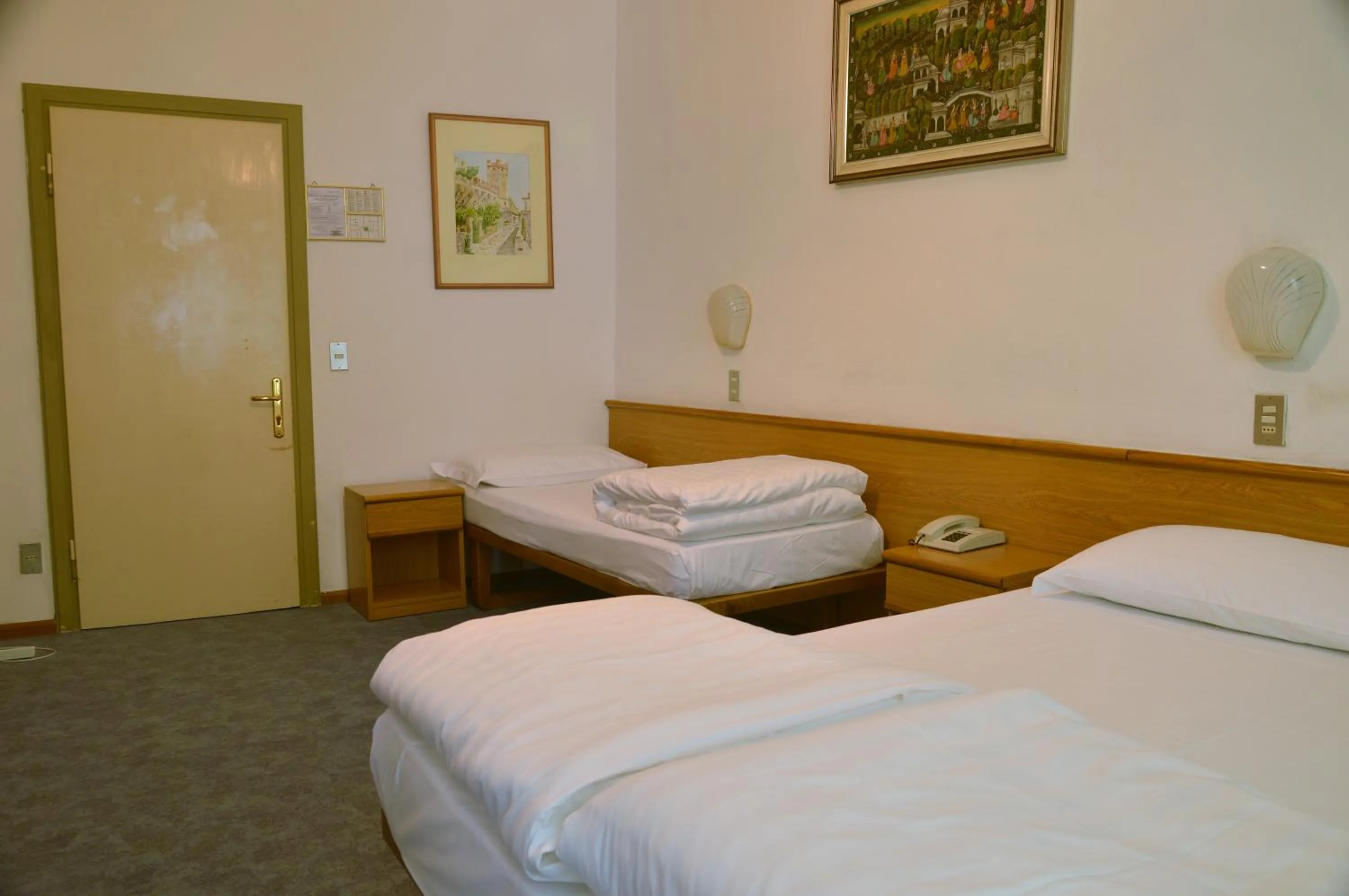 Photo of the whole room, Bed in Hotel Modena old town