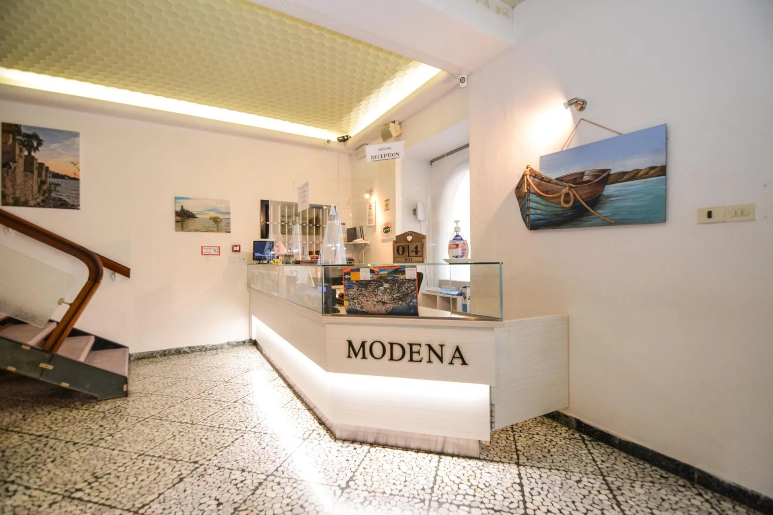 Lobby or reception in Hotel Modena old town