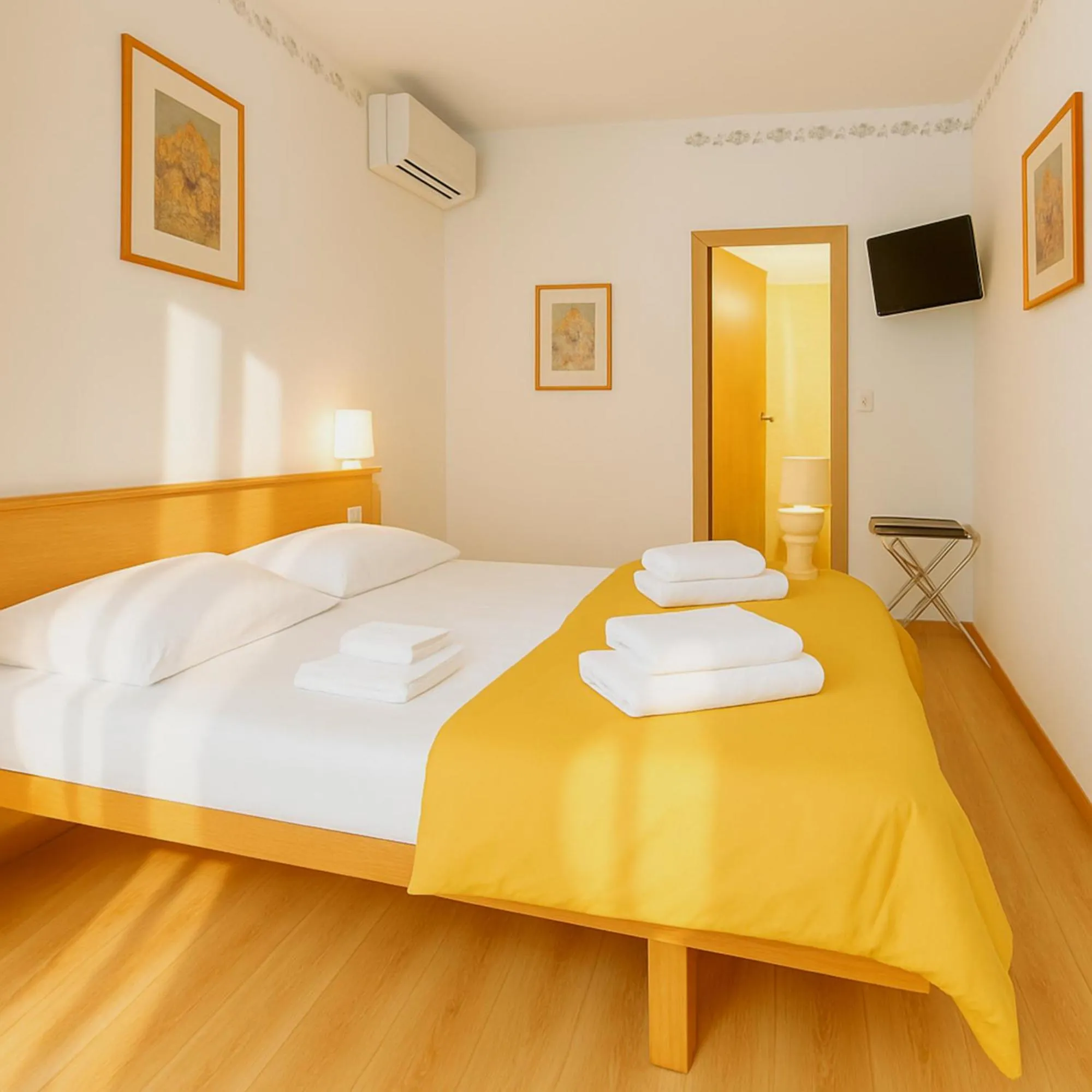 Bedroom, Bed in Hotel Modena old town