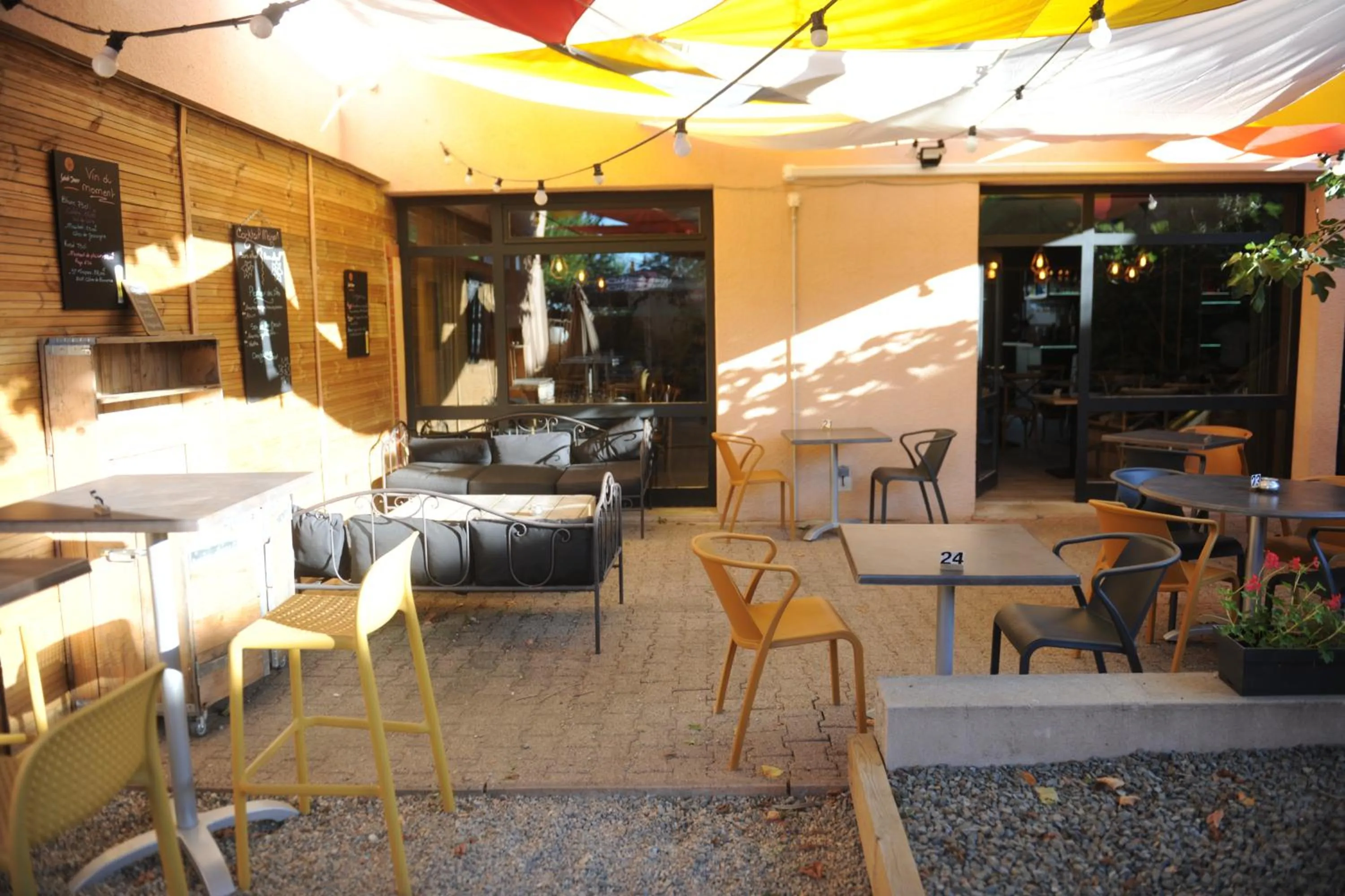 Patio in HOTEL RESTAURANT CIRIUS