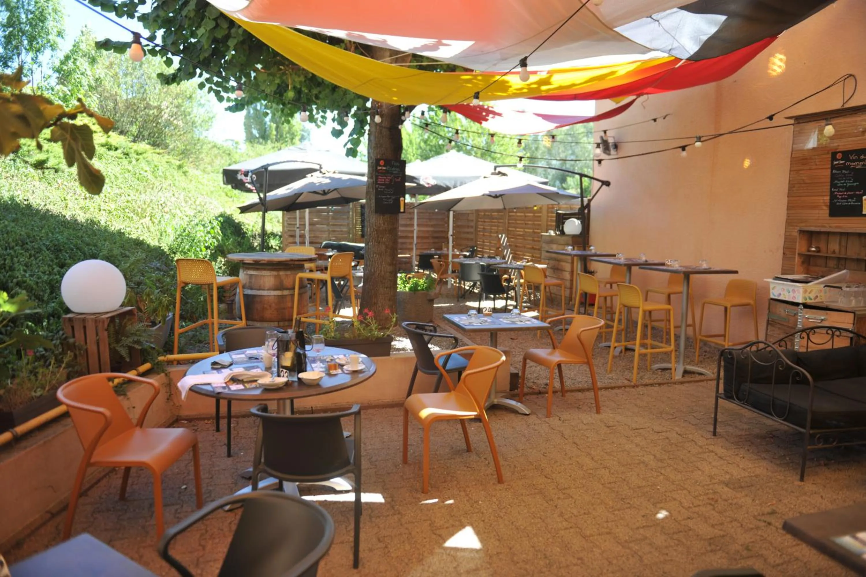 Patio in HOTEL RESTAURANT CIRIUS