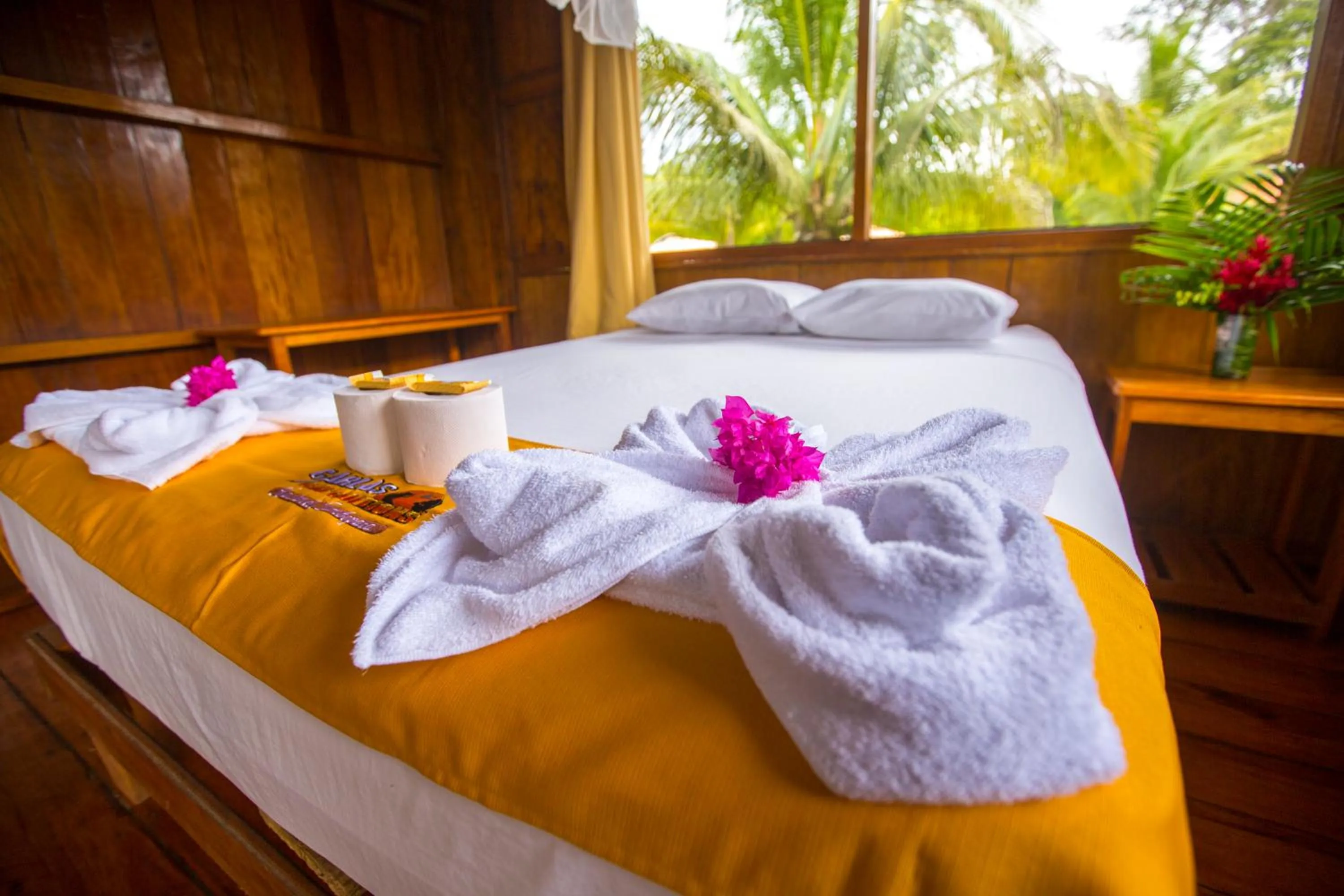 Bed in Monte Amazonico Lodge