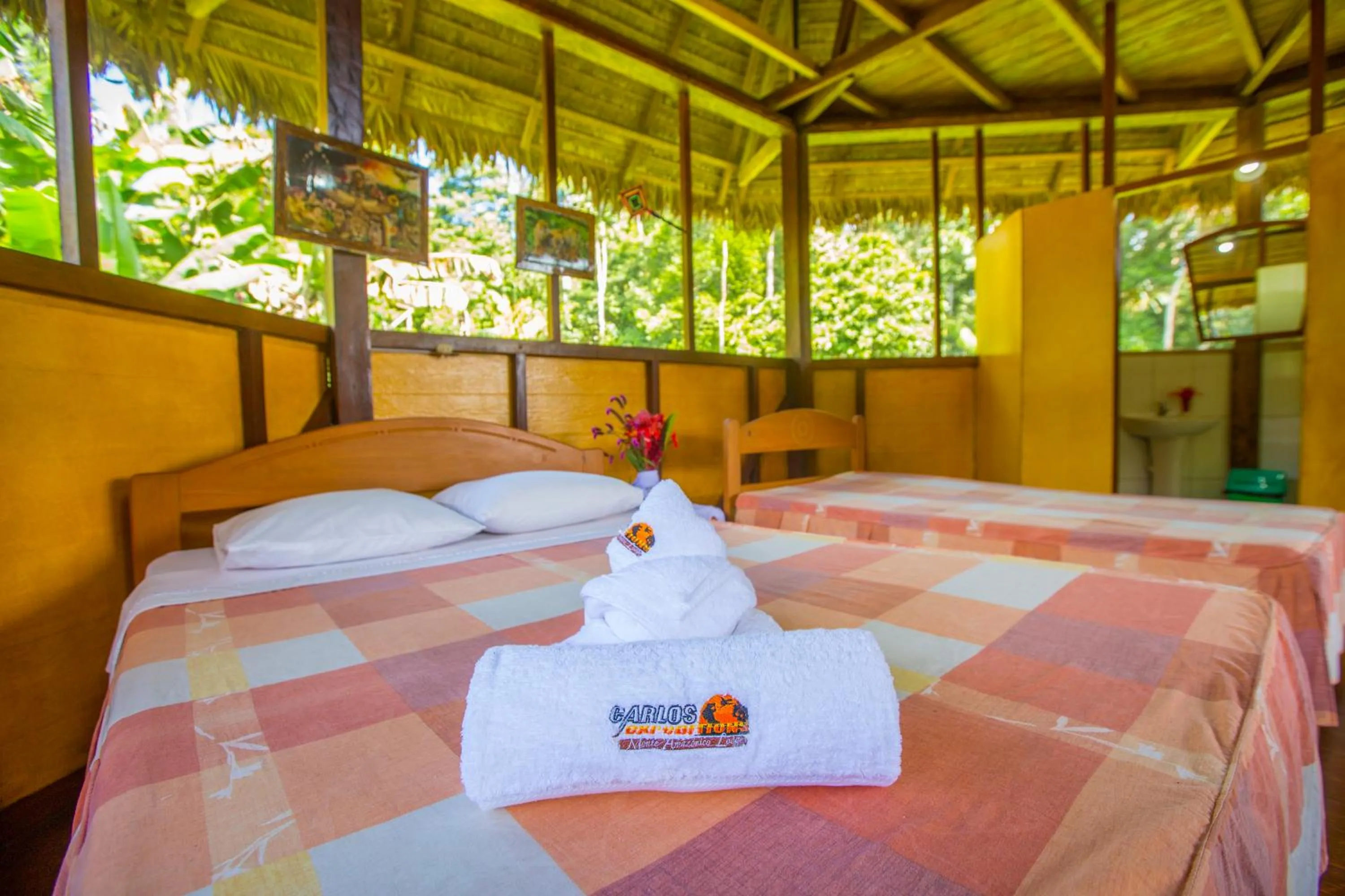 Property building, Bed in Monte Amazonico Lodge