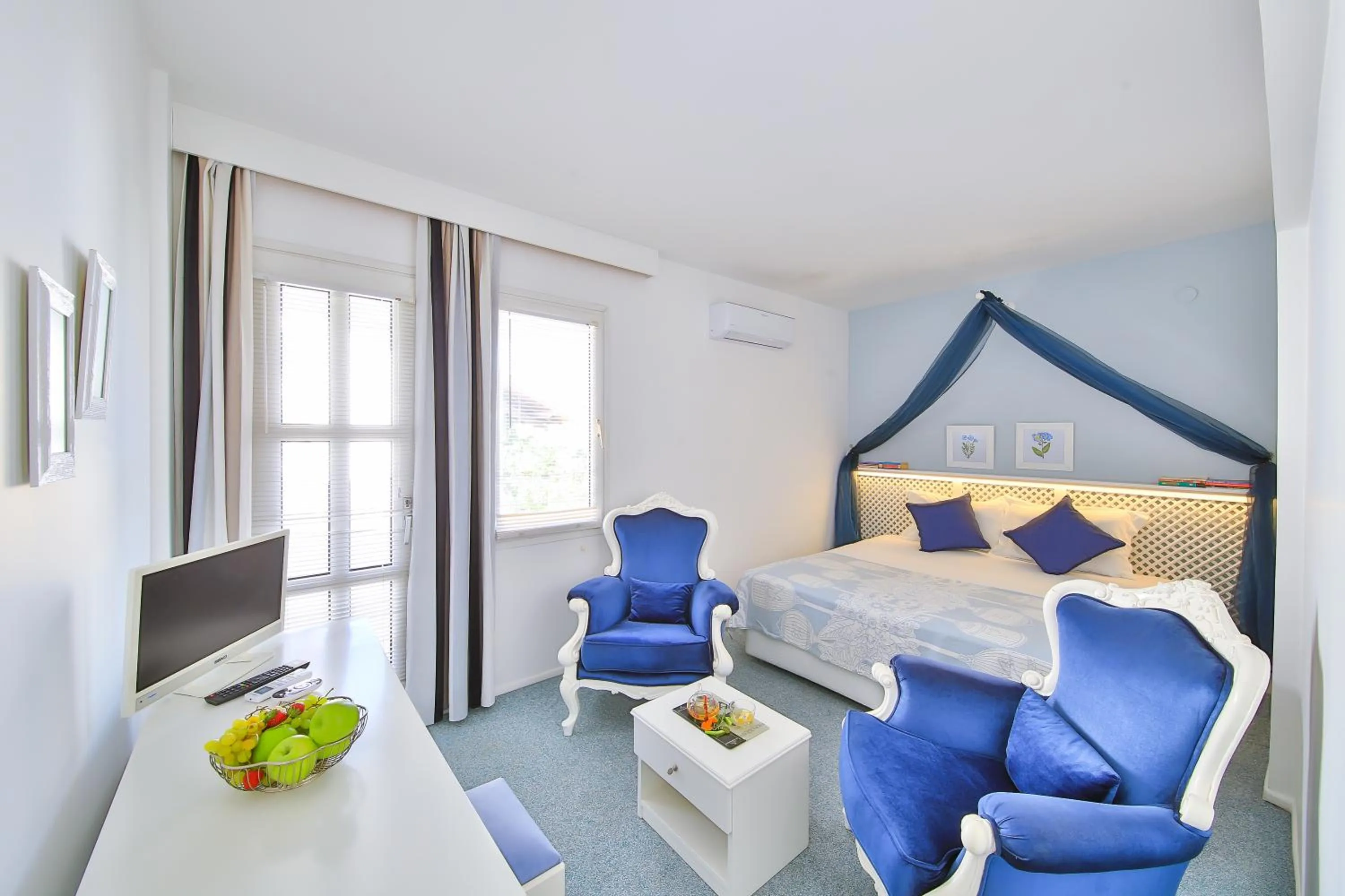 TV and multimedia in Palas Ilıca