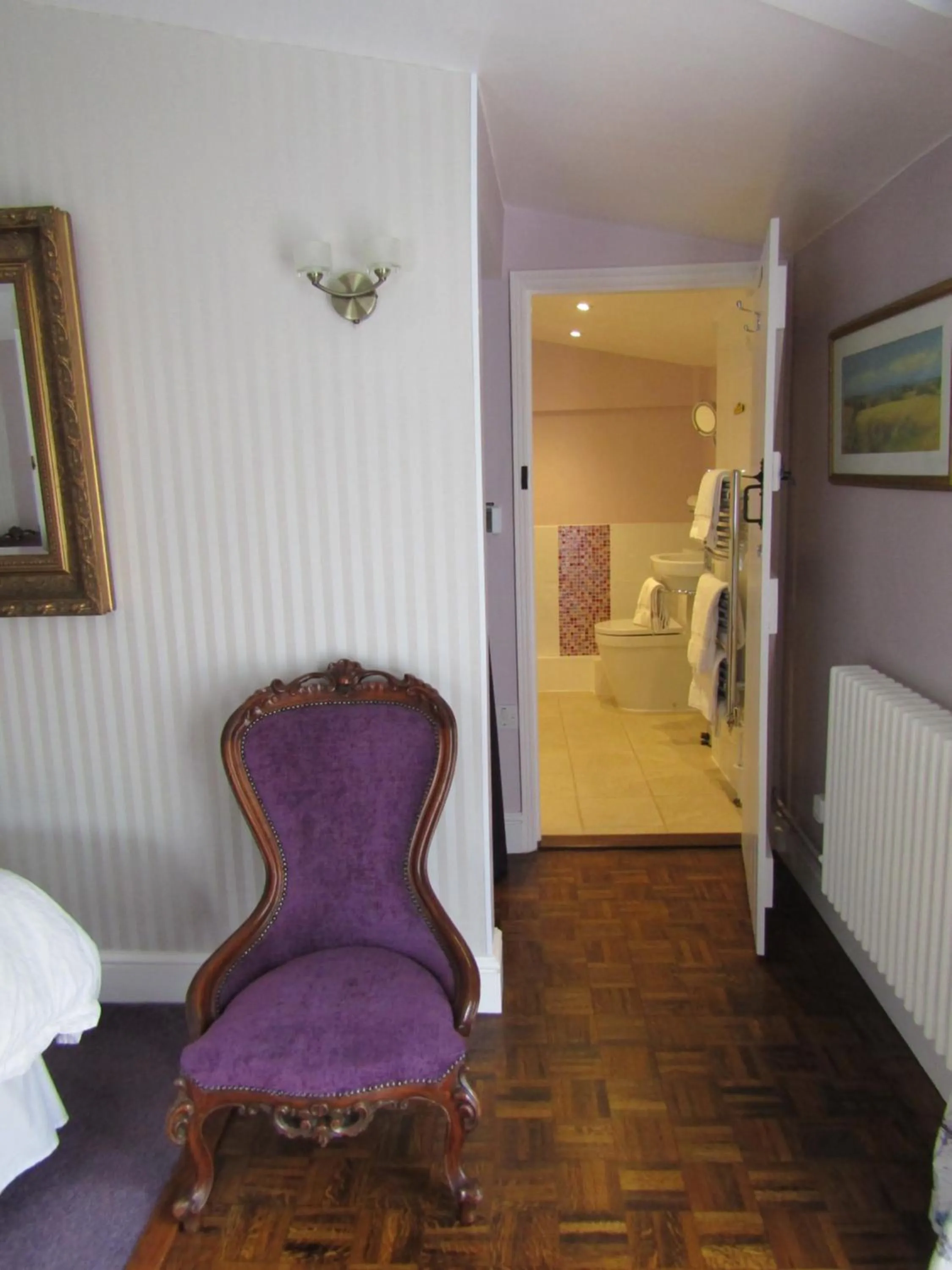 Bed in Frogs Hall B&B