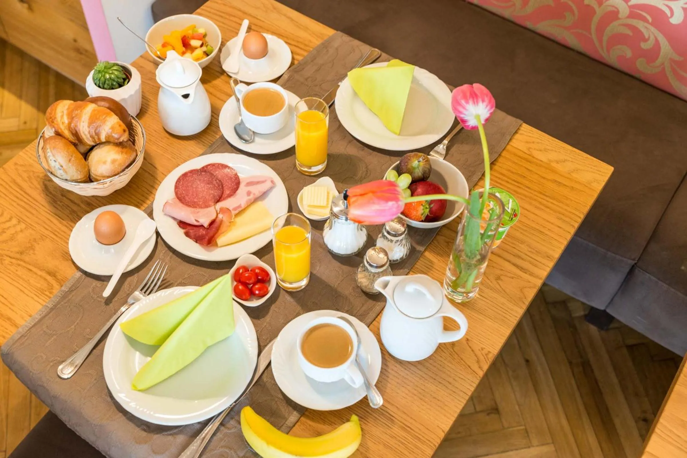 Buffet breakfast in Jauch's Löwen Hotel-Restaurant