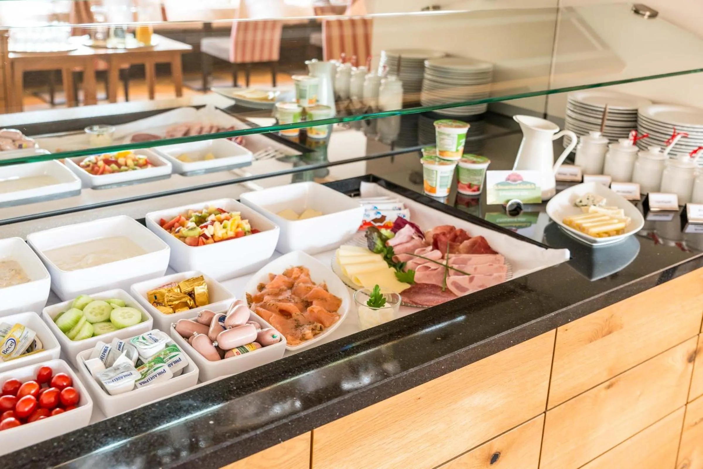 Buffet breakfast in Jauch's Löwen Hotel-Restaurant