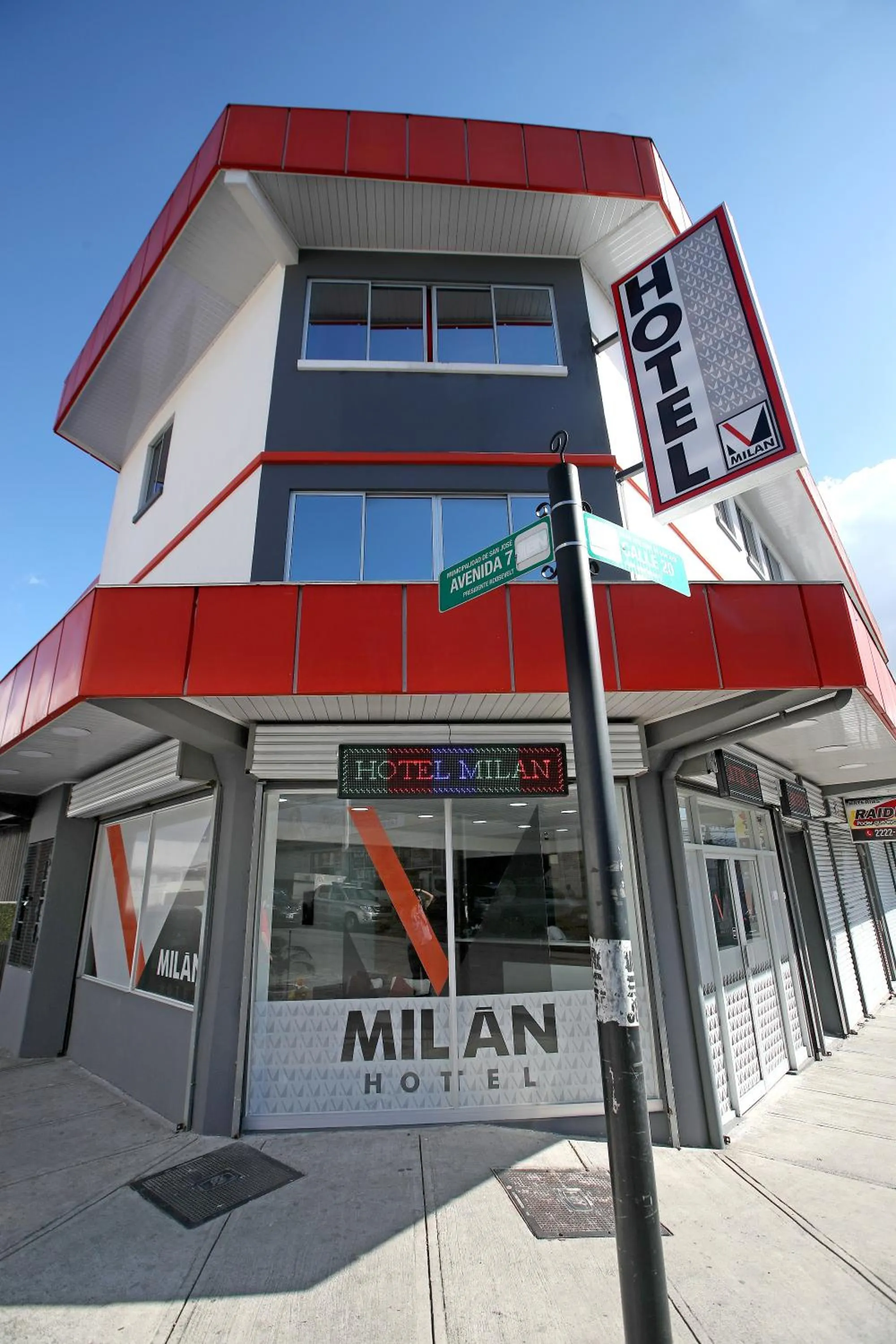 Property building in Hotel Milan Costa Rica