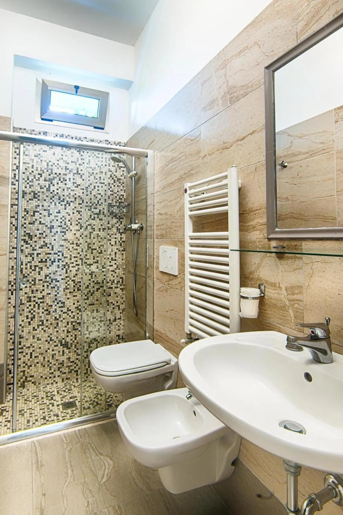 Shower in Albergo Villa Lucia