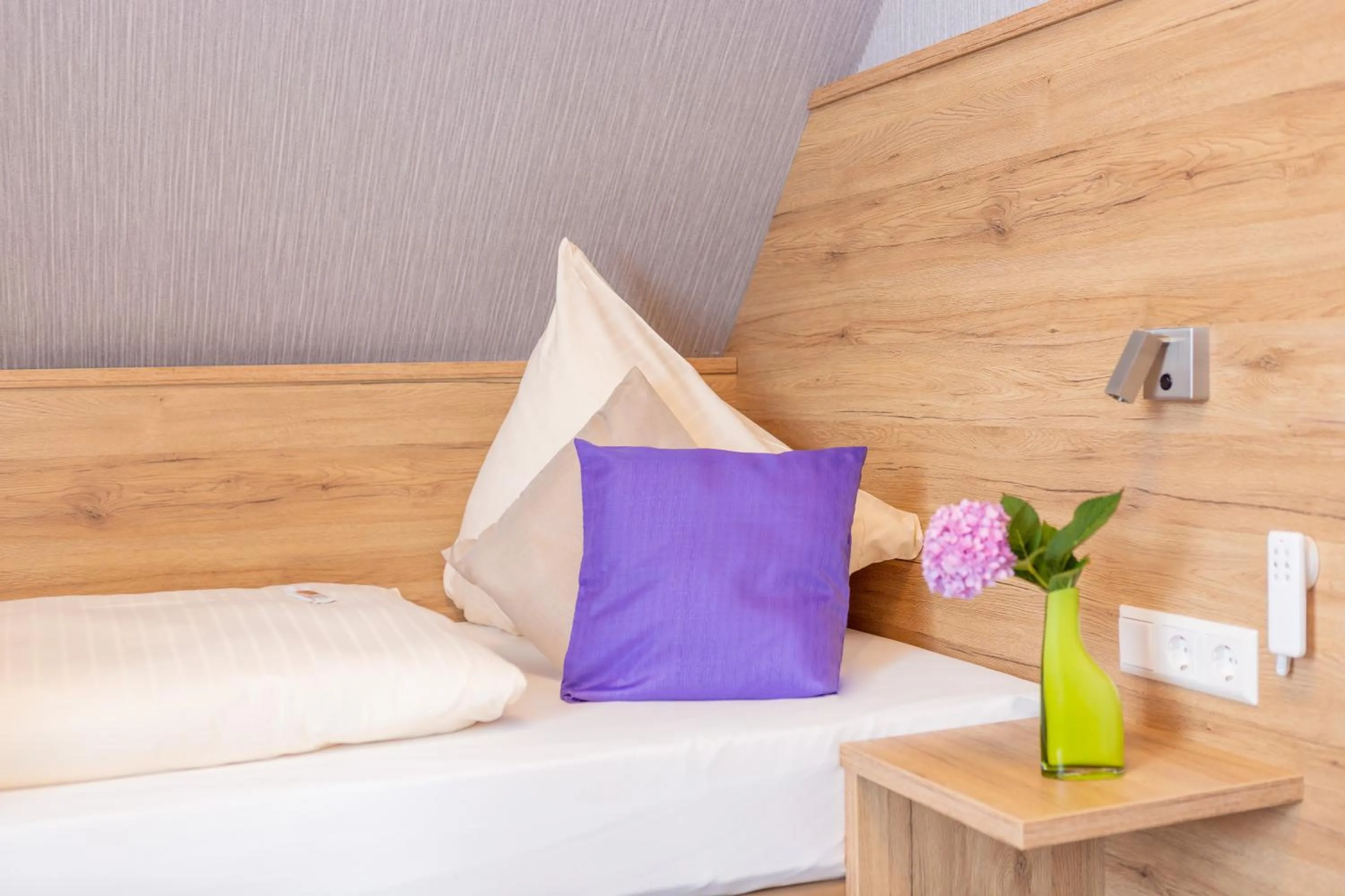 Decorative detail, Bed in Hotel Reinhardtshof Garni