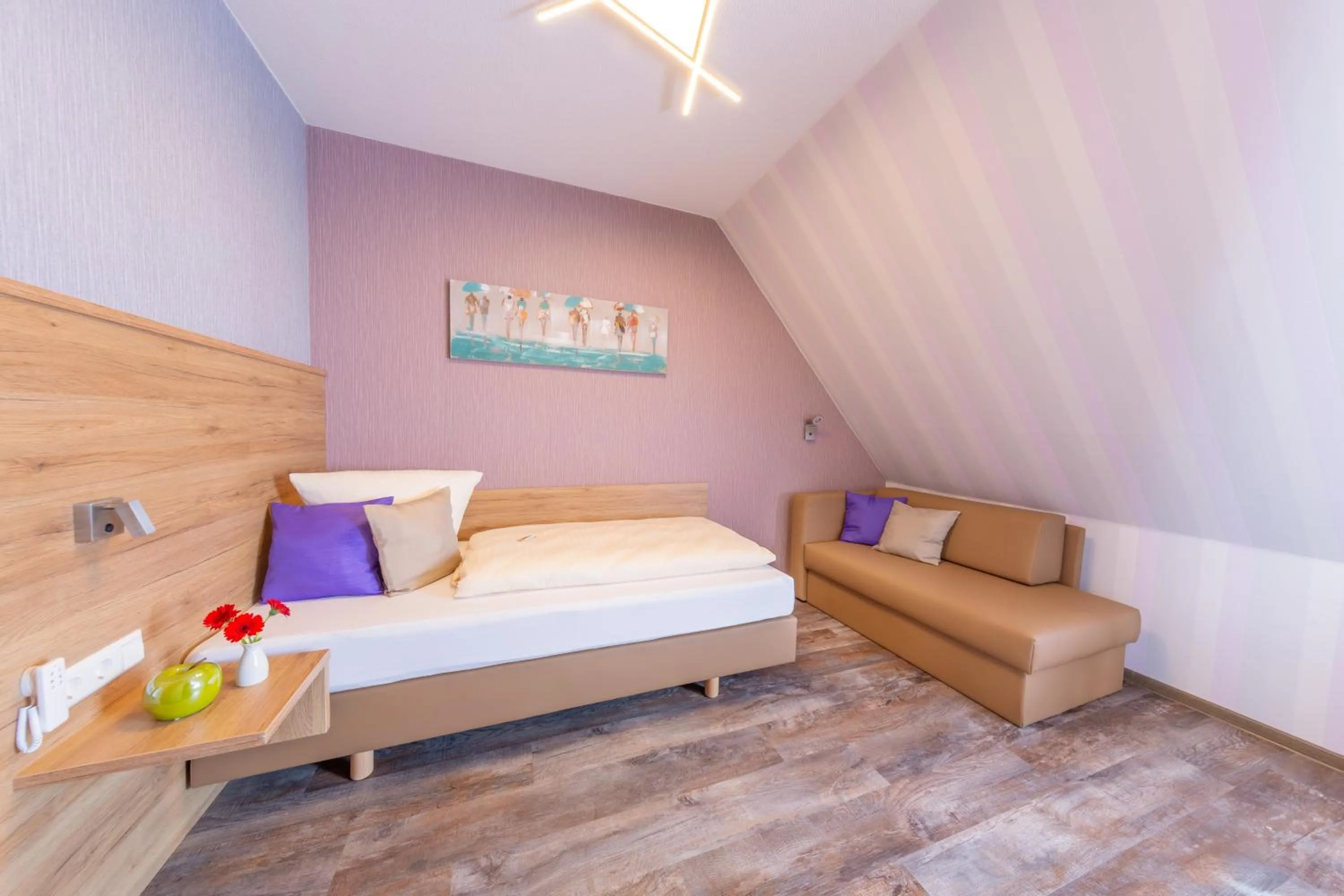 Photo of the whole room, Bed in Hotel Reinhardtshof Garni