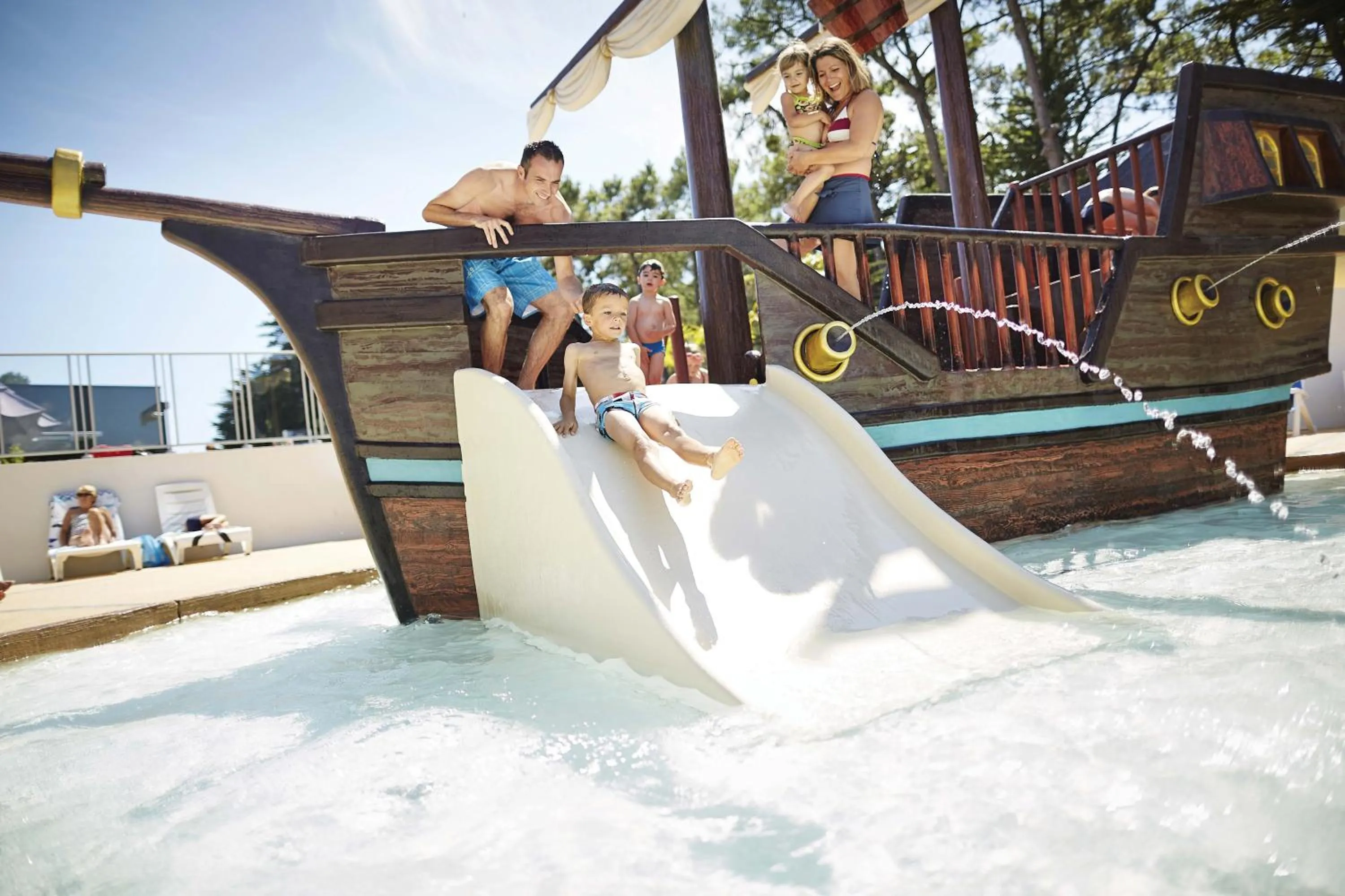 Aqua park in Camping L'Ocean