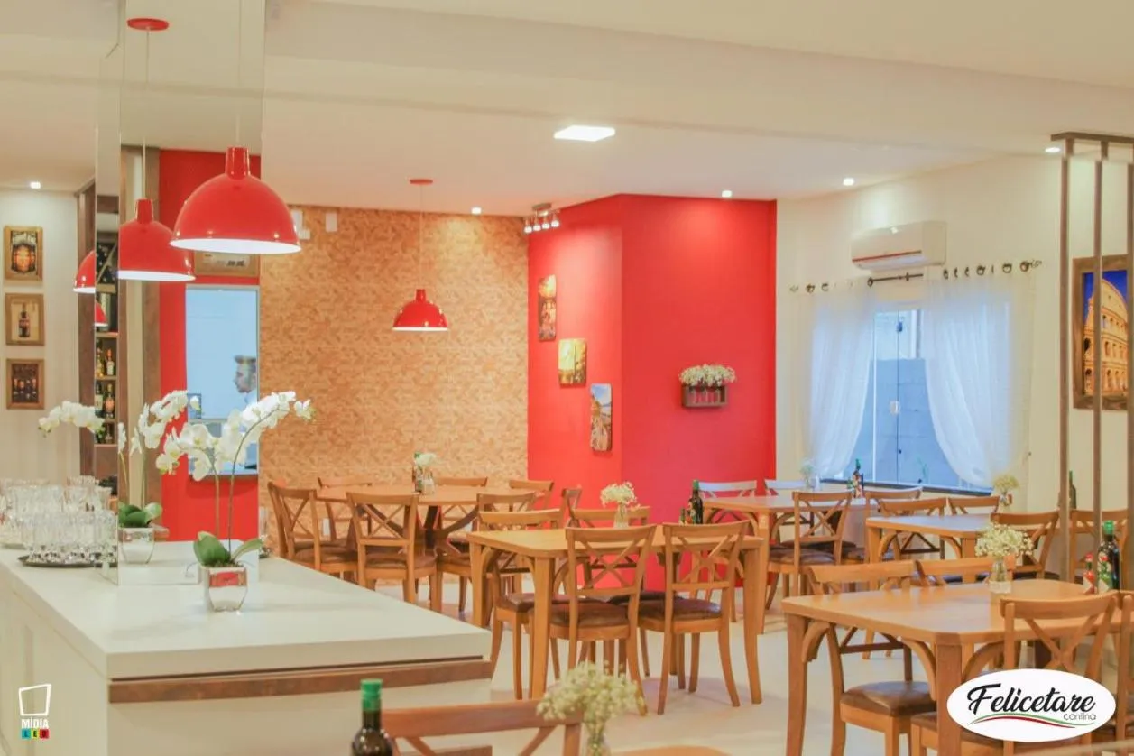 Restaurant/places to eat in Hotel Prime Executive