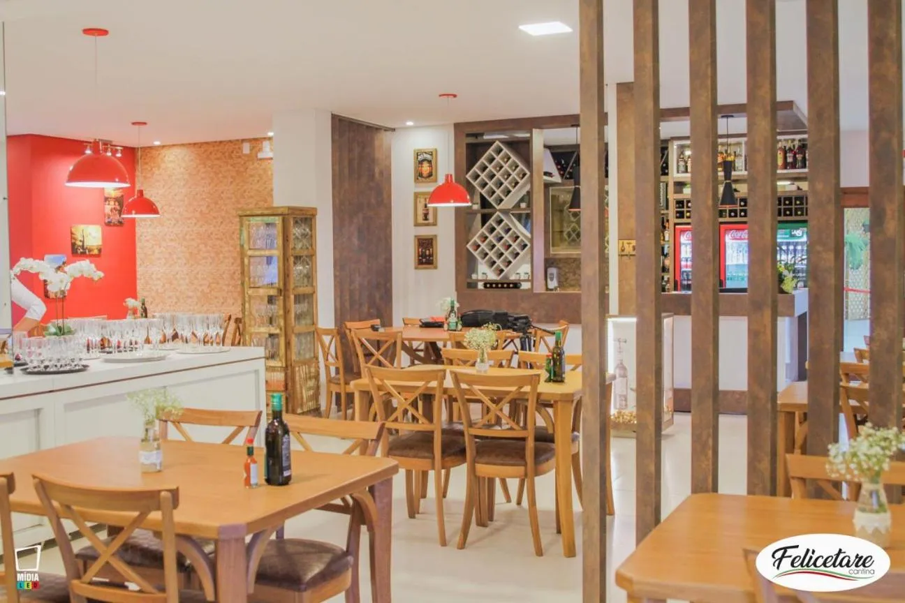 Restaurant/places to eat in Hotel Prime Executive