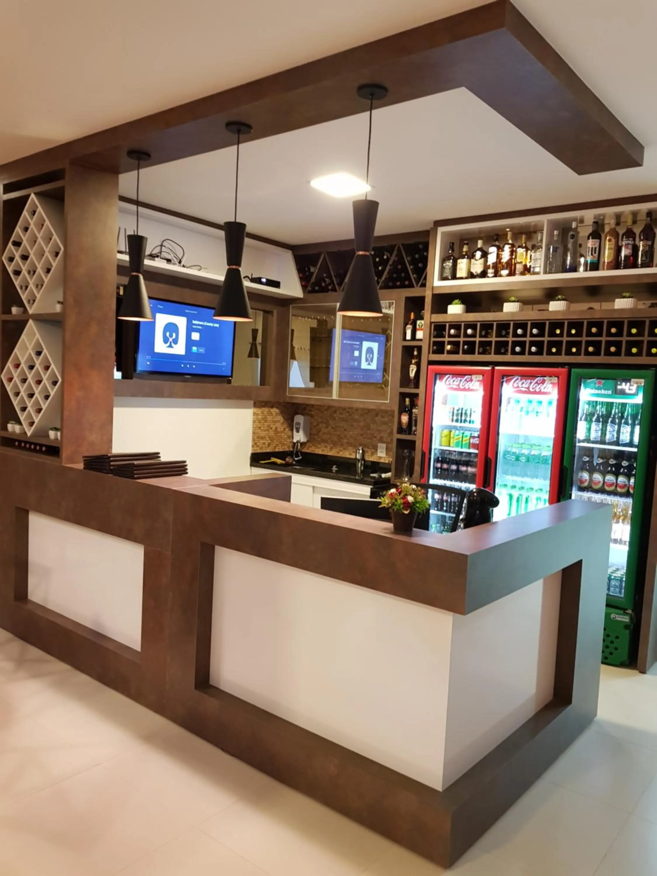 Restaurant/places to eat in Hotel Prime Executive