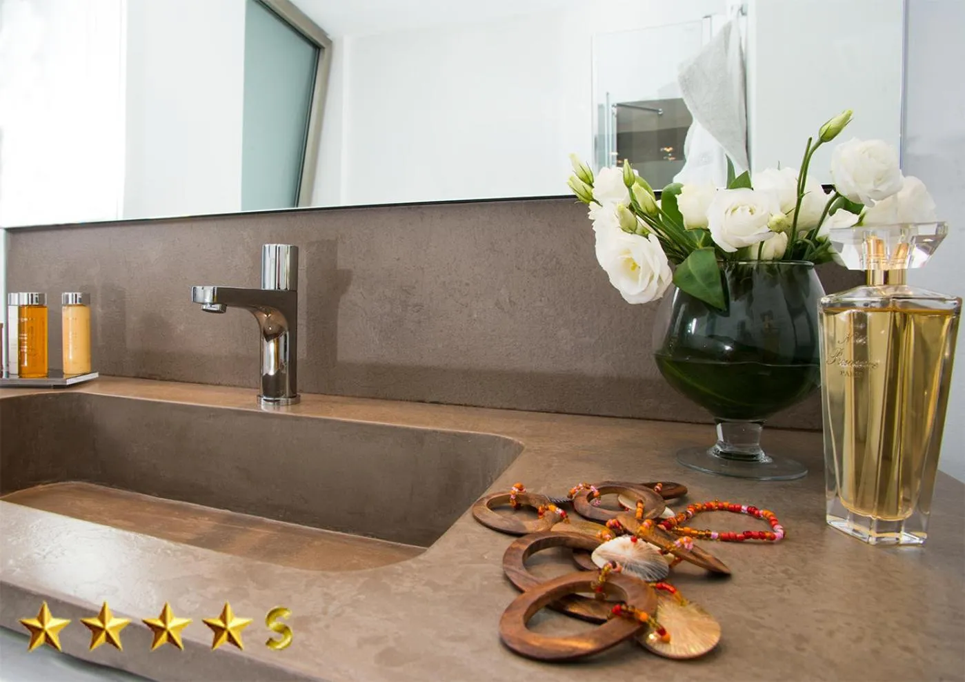 Bathroom in Hotel Rossini 4S