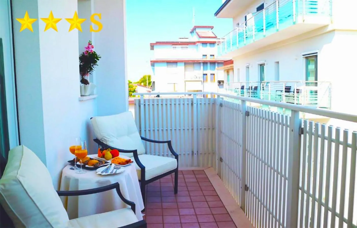 Inner courtyard view in Hotel Rossini 4S