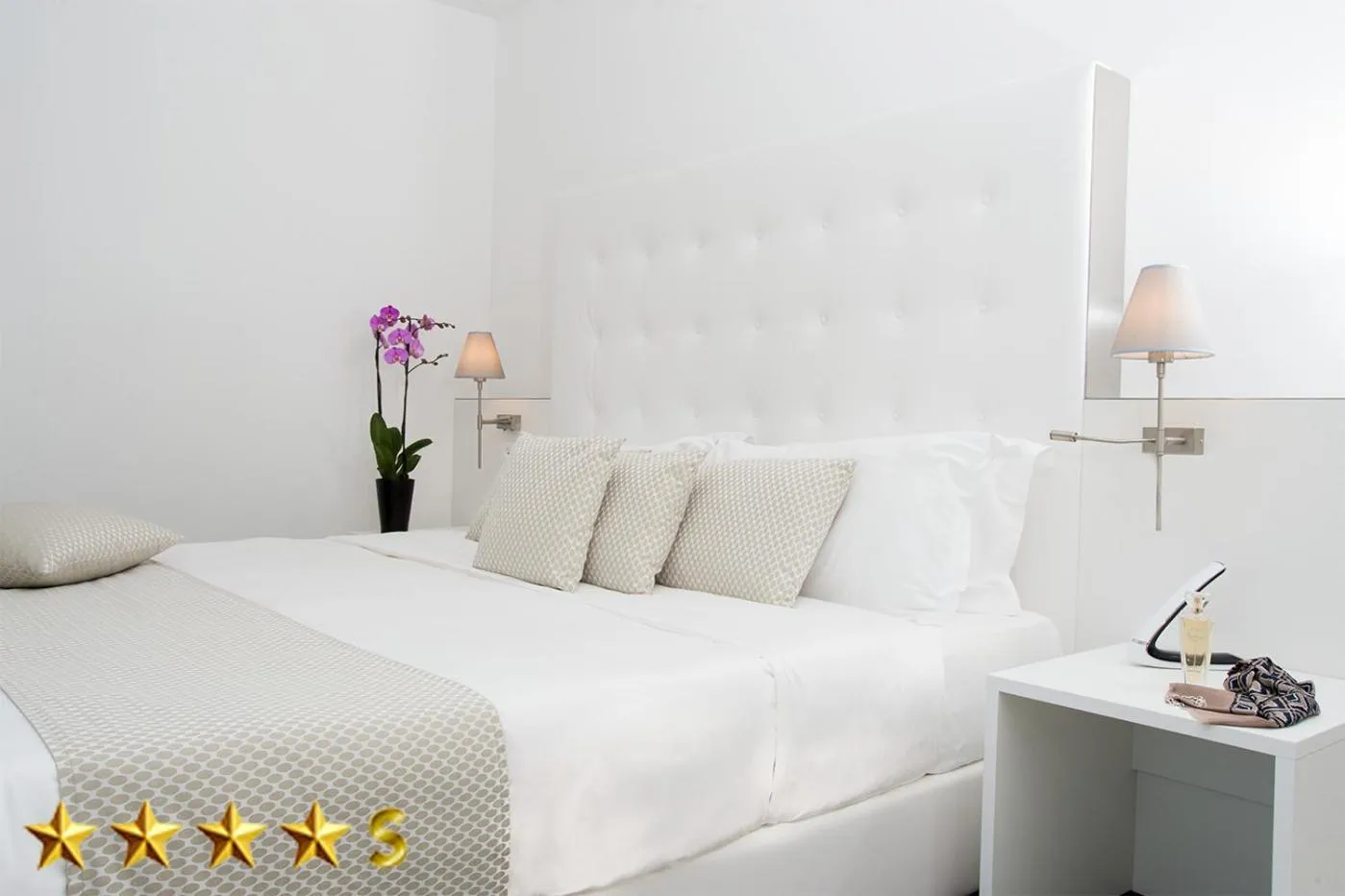 Bedroom, Bed in Hotel Rossini 4S