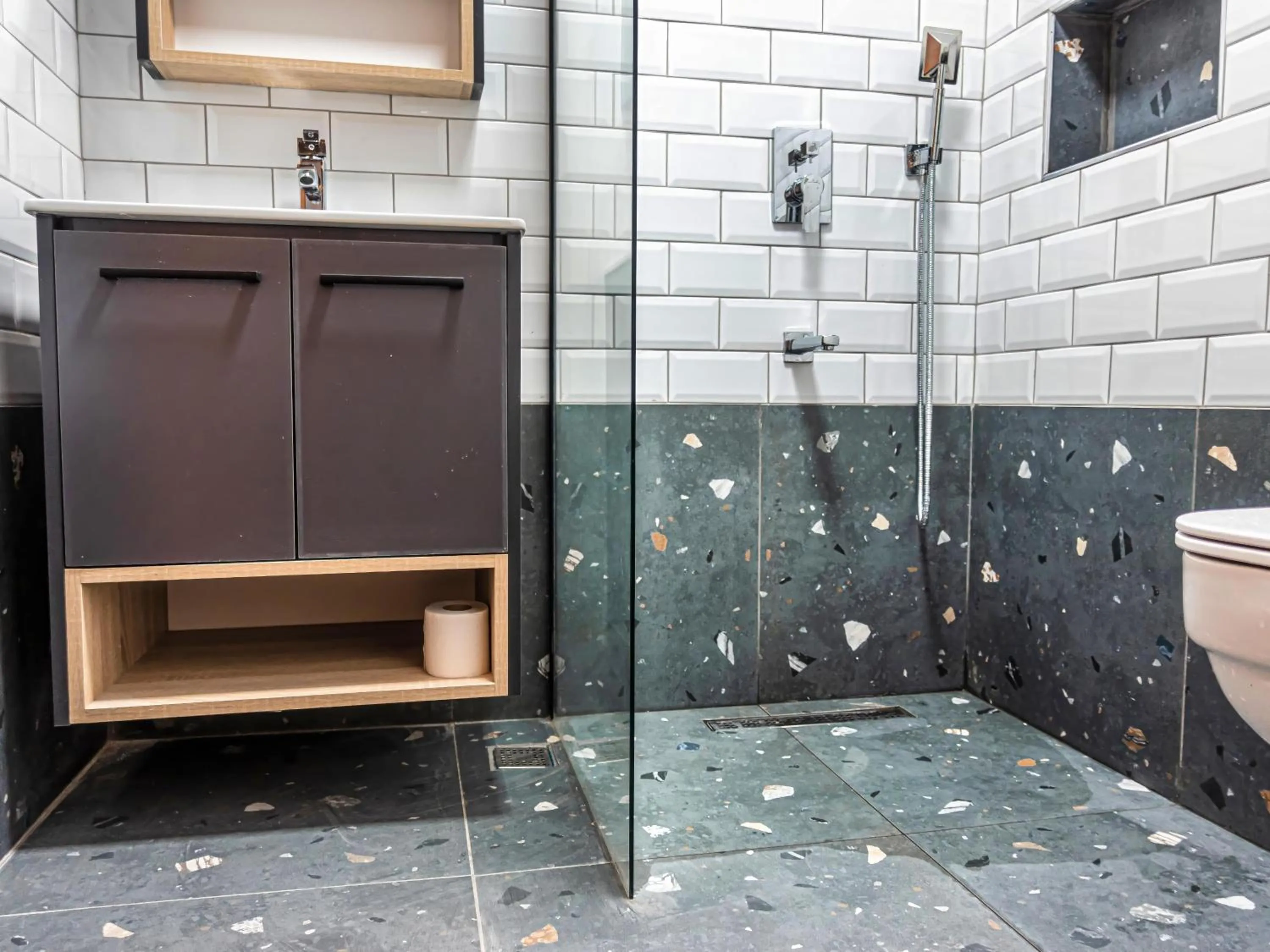 Shower in Bella Rose Apart Hotel, Alanya