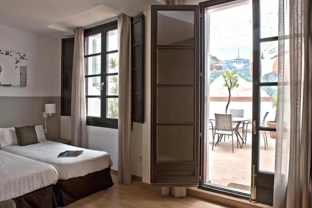 Balcony/Terrace, Bed in Aspasios Plaza Real Apartments