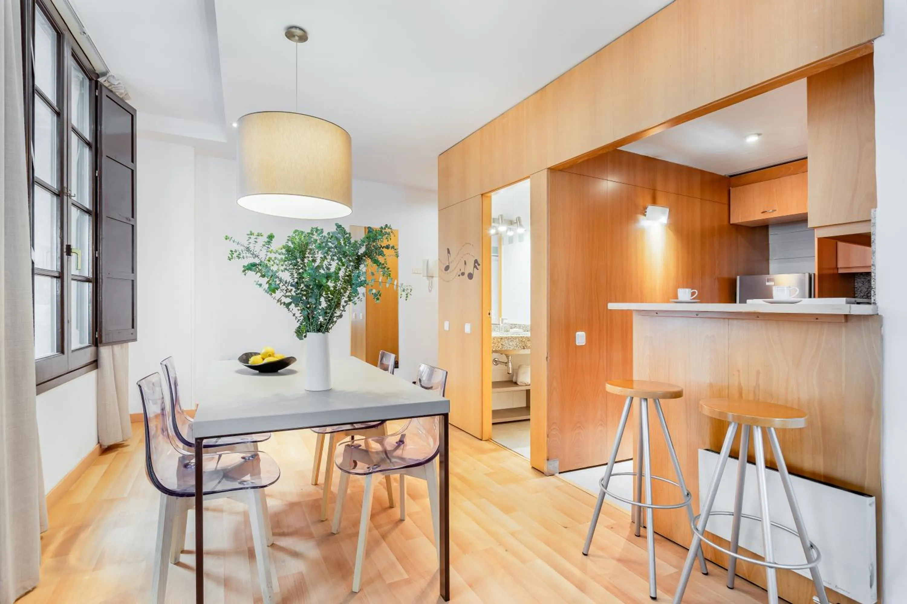 Dining area in Aspasios Plaza Real Apartments