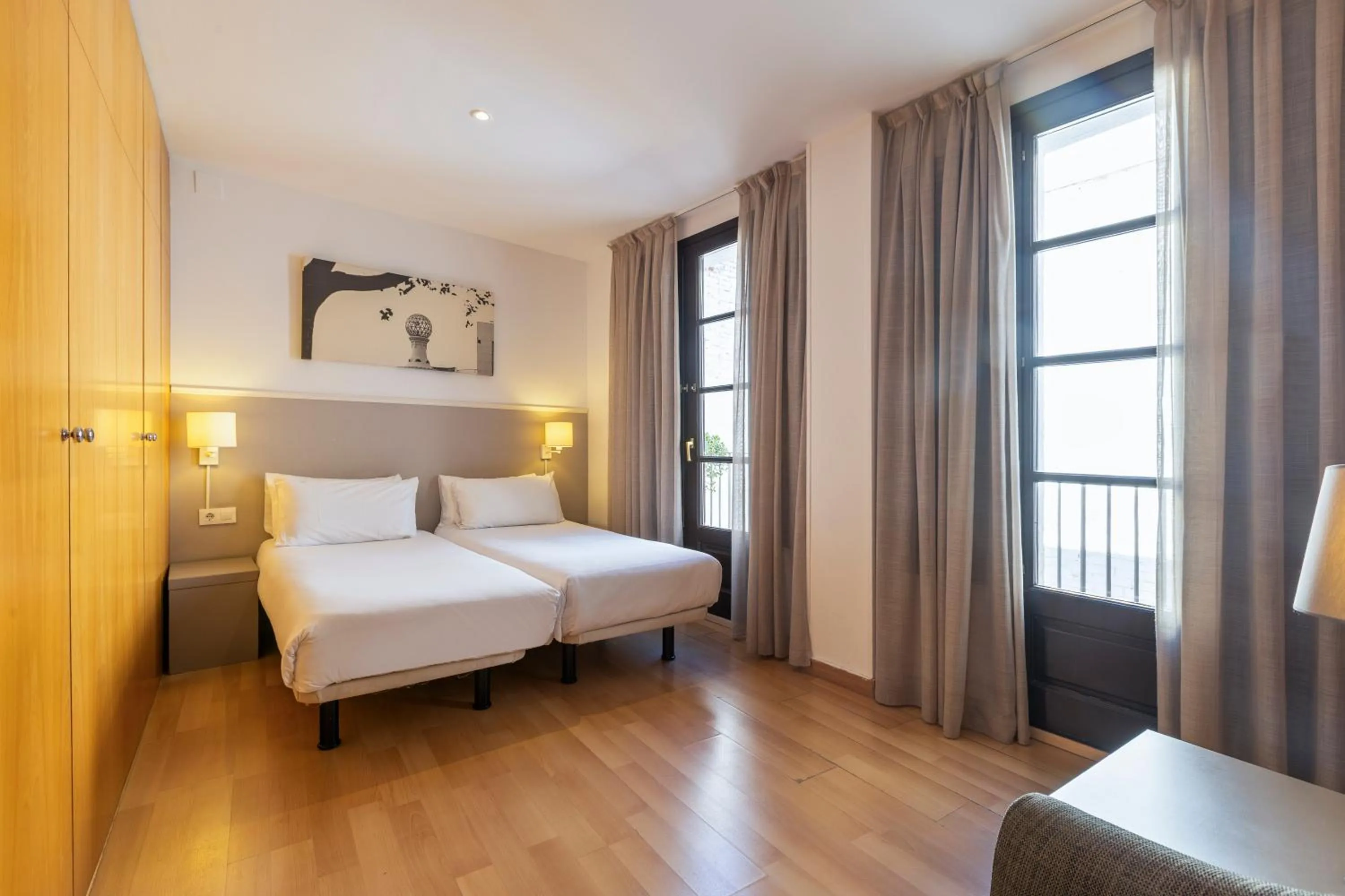 Bedroom, Bed in Aspasios Plaza Real Apartments