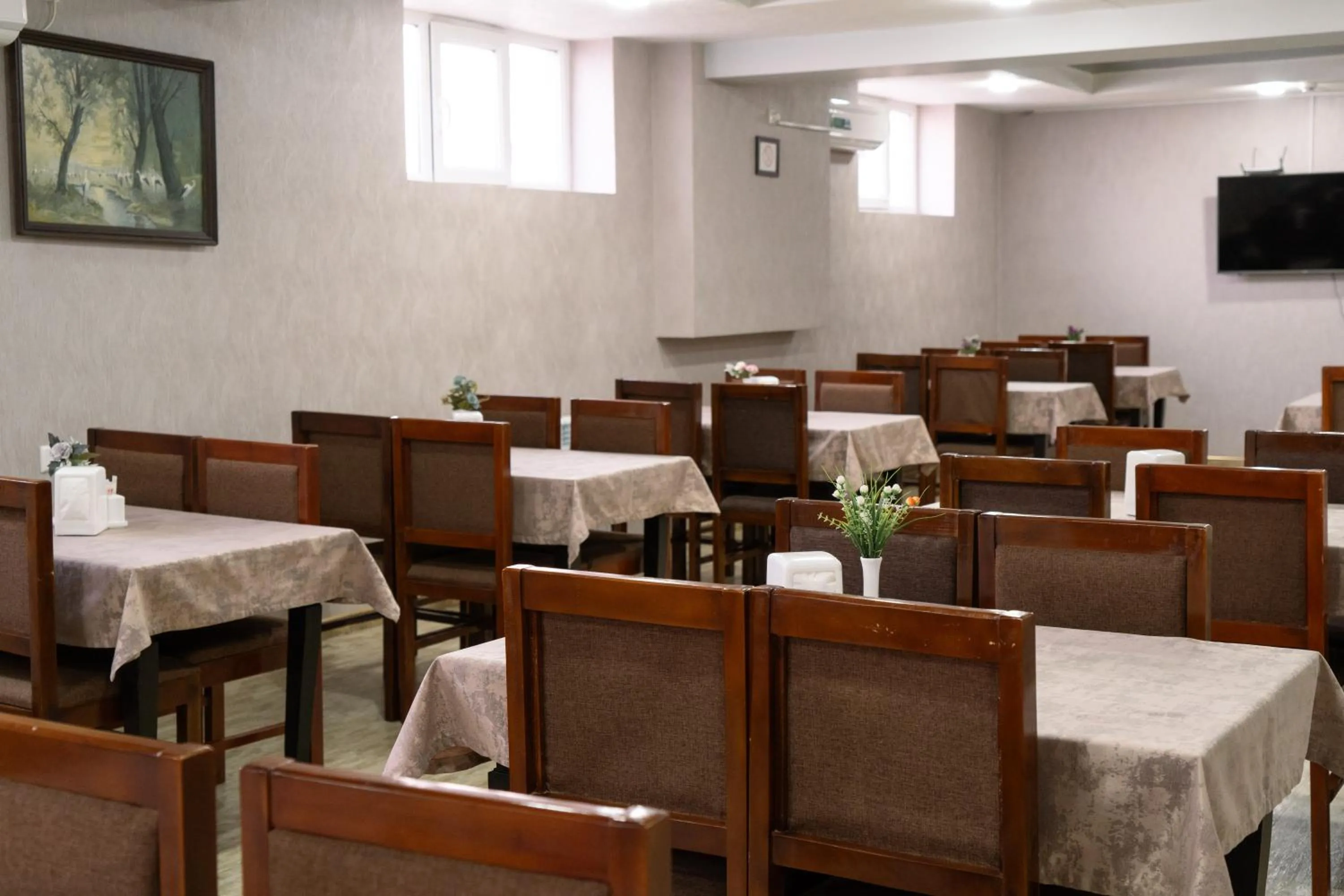 Restaurant/places to eat in TOURIST INN hotel