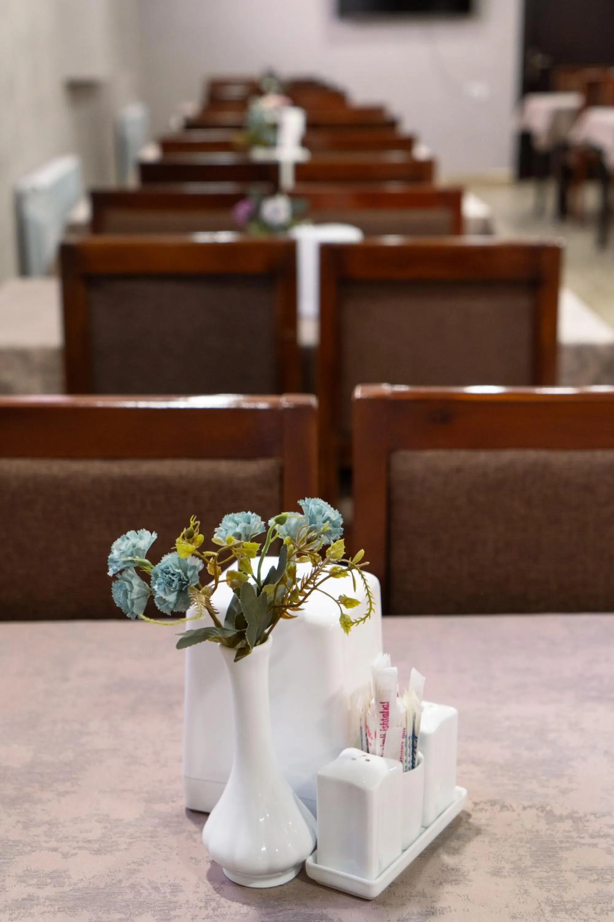 Restaurant/places to eat in TOURIST INN hotel