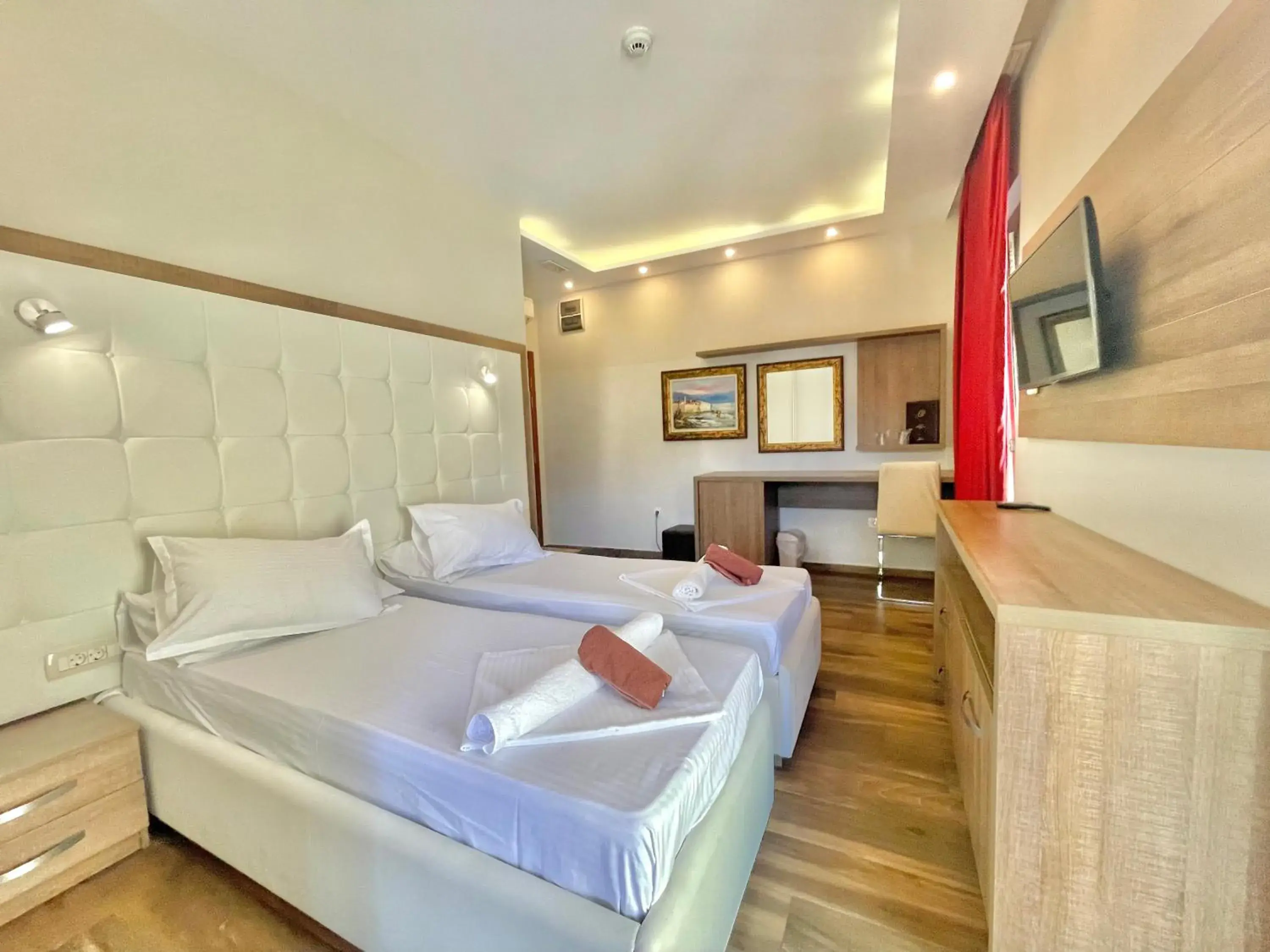 Twin Room with Balcony in Hotel Butua Residence Twin Room with Balcony in Hotel Butua Residence