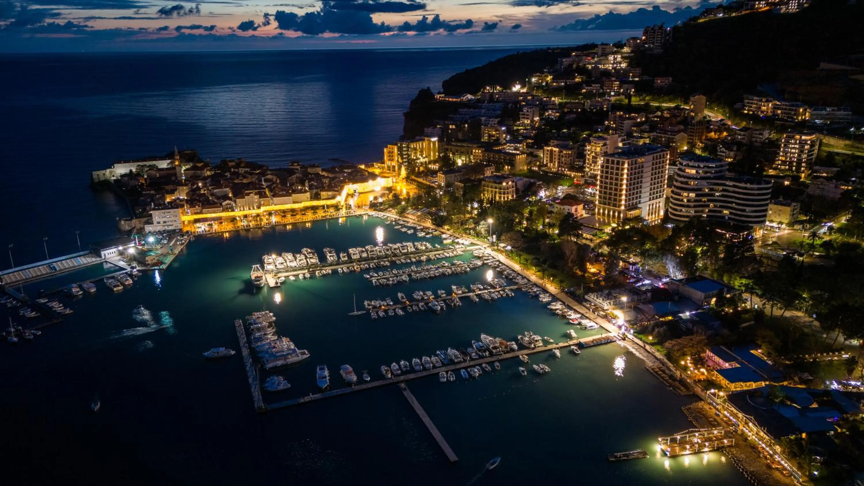 Night in Hotel Butua Residence