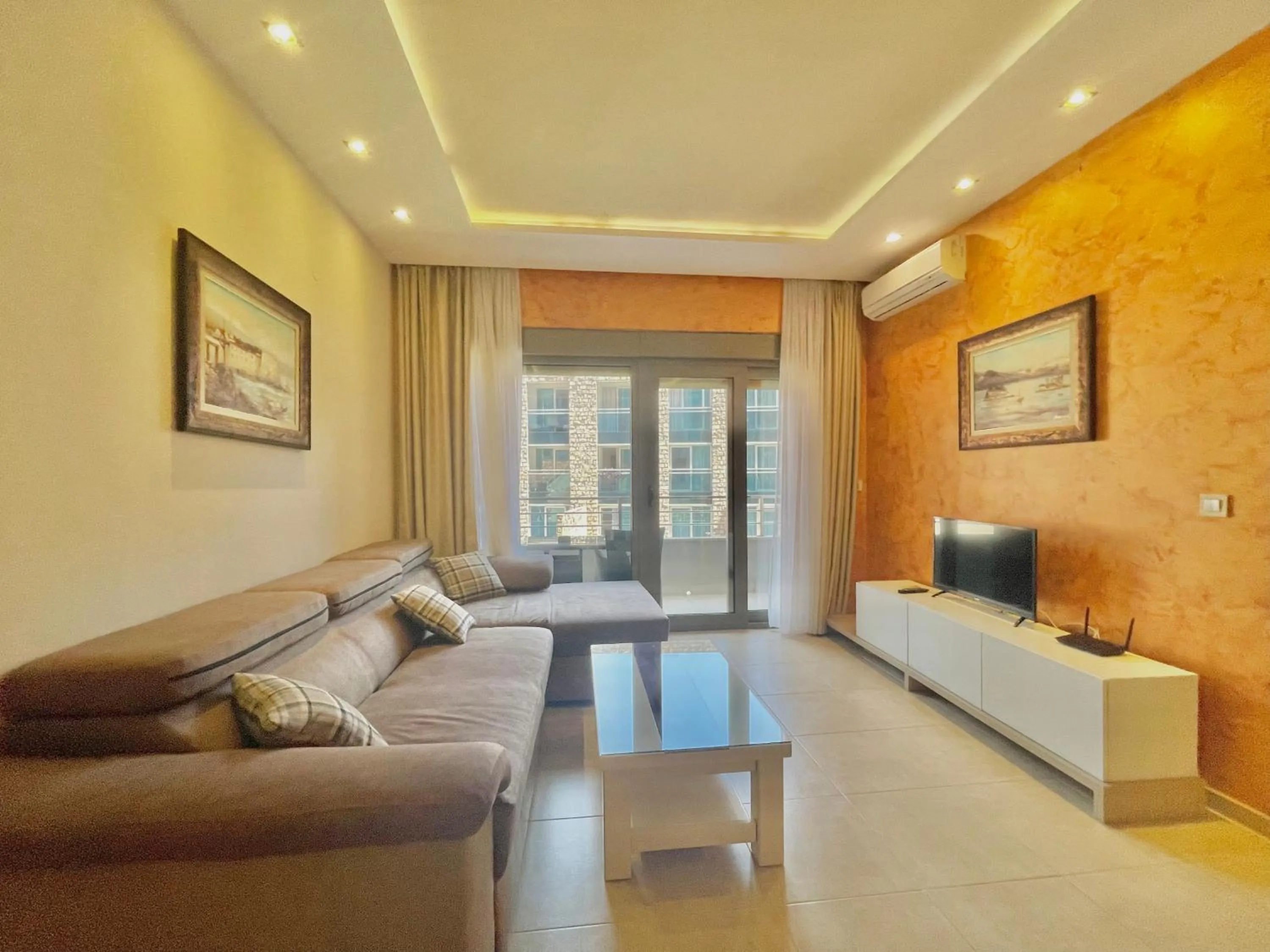 TV and multimedia in Hotel Butua Residence