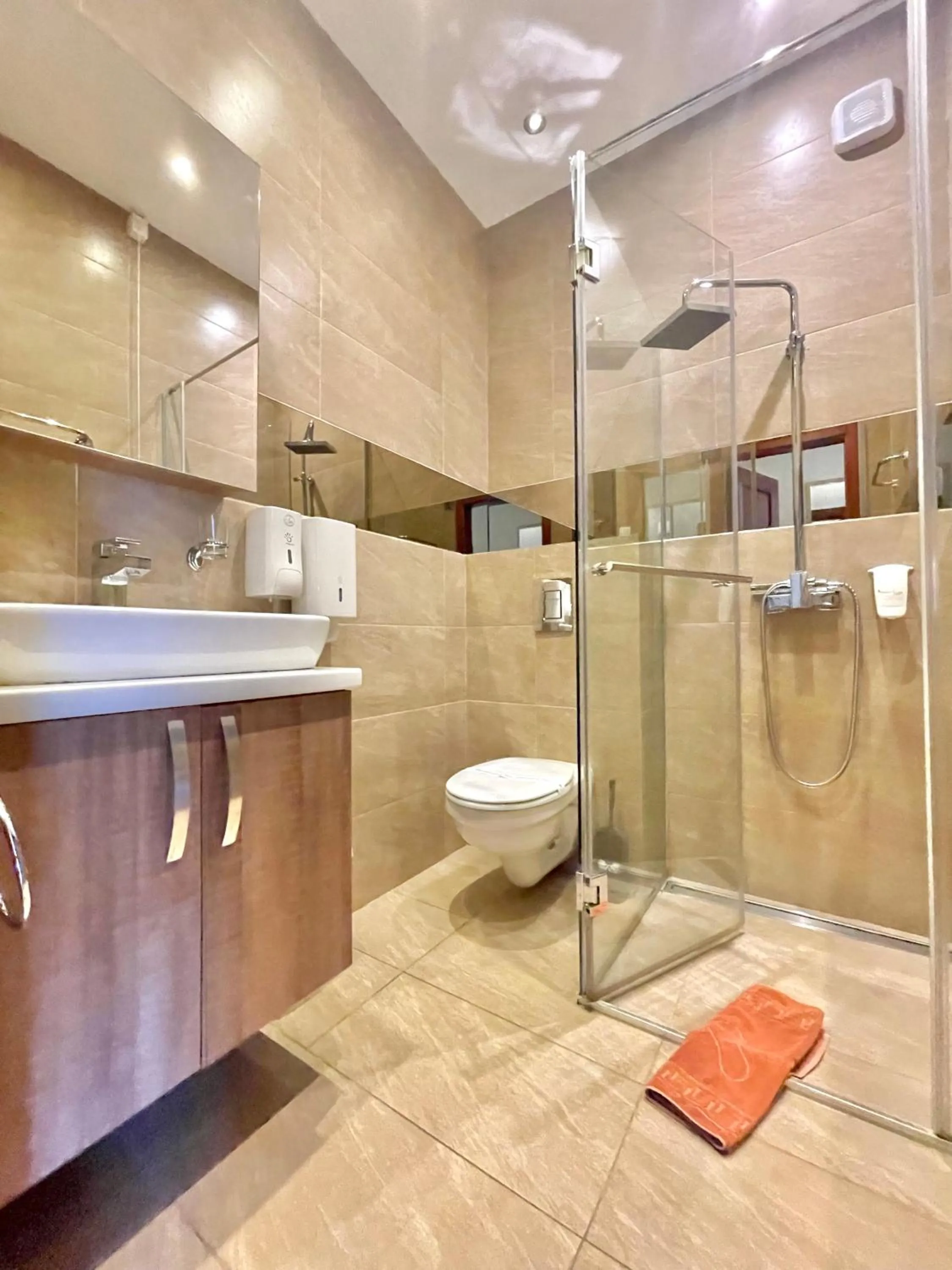 Toilet in Hotel Butua Residence