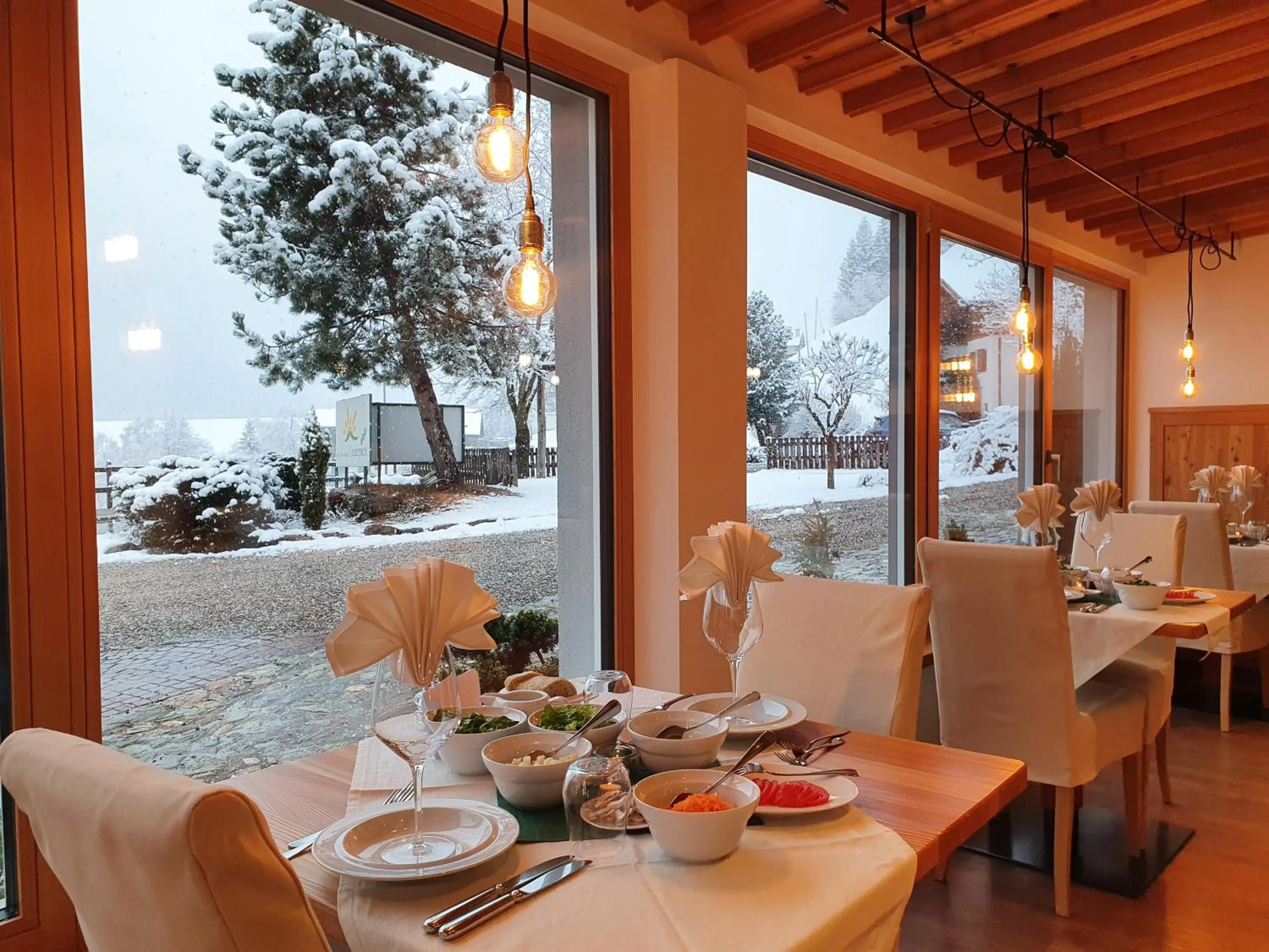 Restaurant/places to eat in Natur Pur Hotel Unterpichl