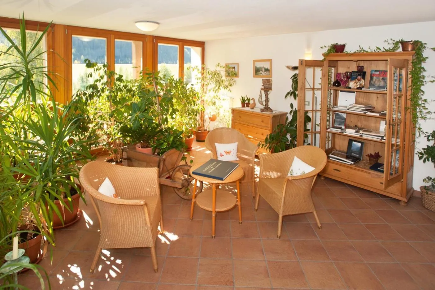 Communal lounge/ TV room in Natur Pur Hotel Unterpichl