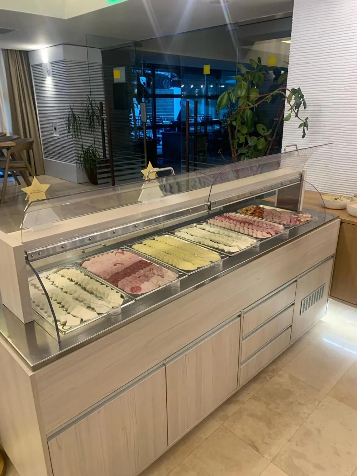 Buffet breakfast in Hotel Orizont