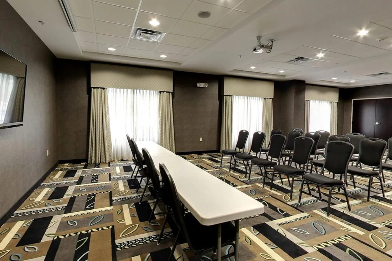 Meeting/conference room in Holiday Inn Express & Suites - Cleveland Northwest by IHG